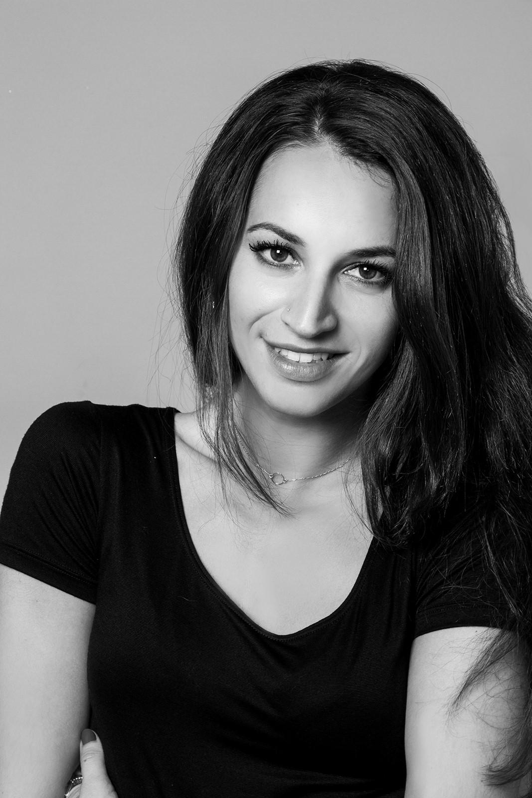 actor Bea de la Cruz large photo