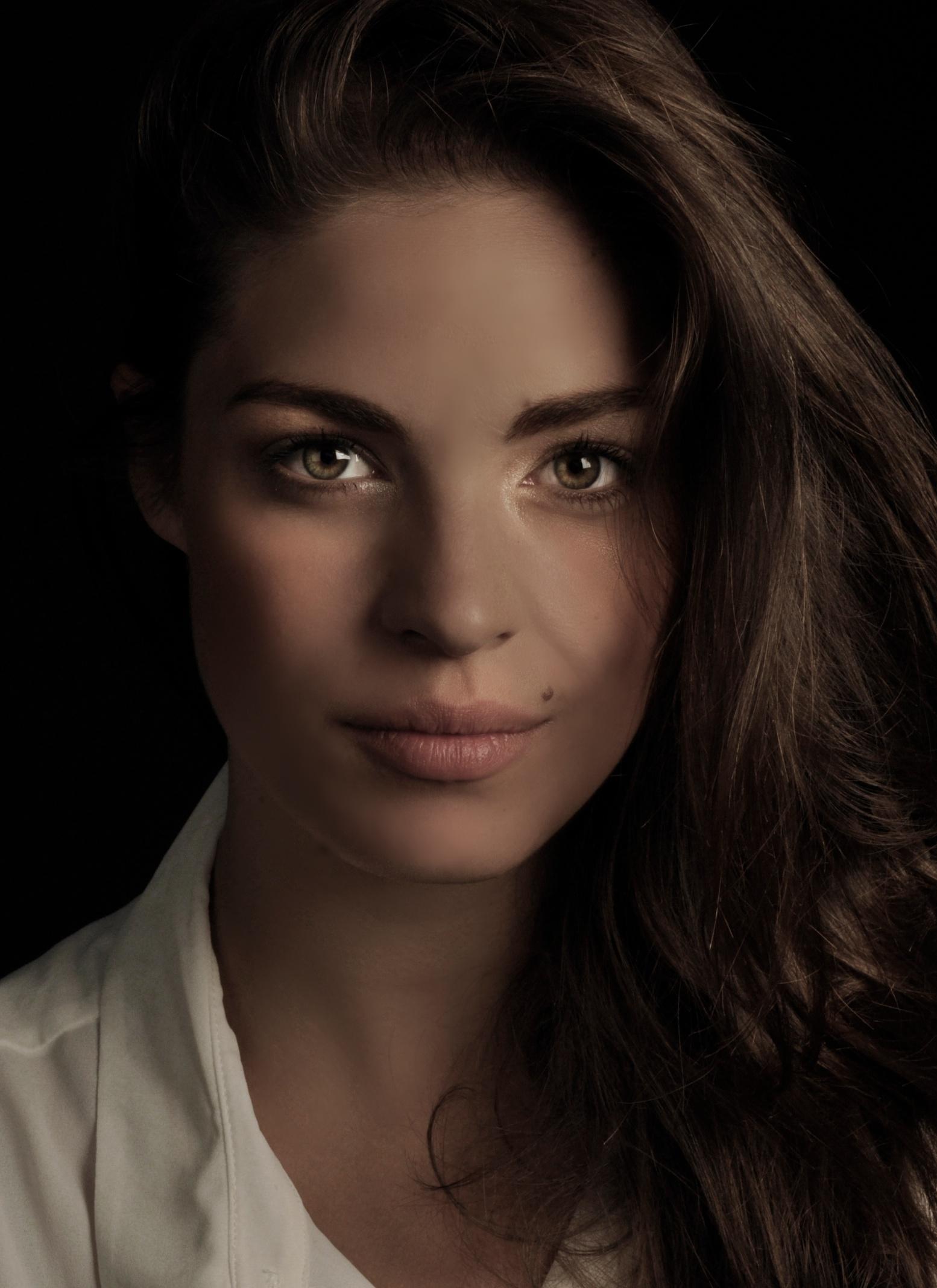 actor Natalie Madueño large photo