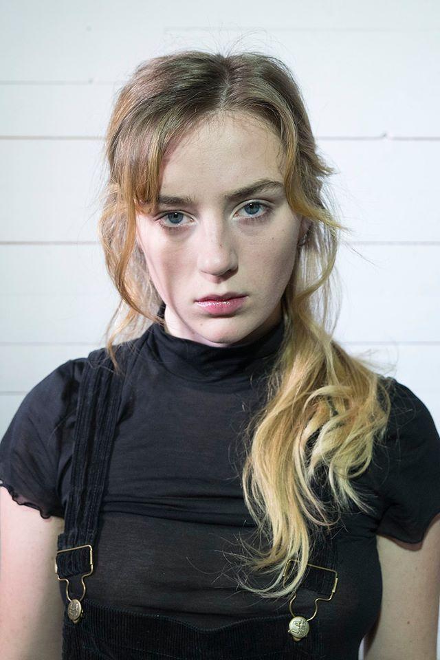 actor Klara Hodell large photo