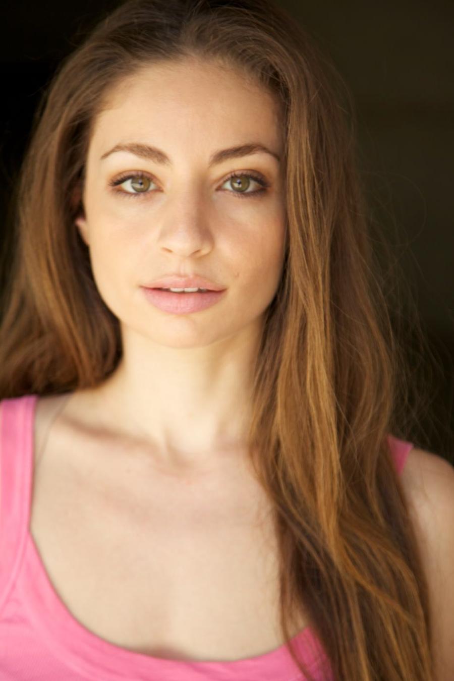 actor Dina Shuhaiber large photo