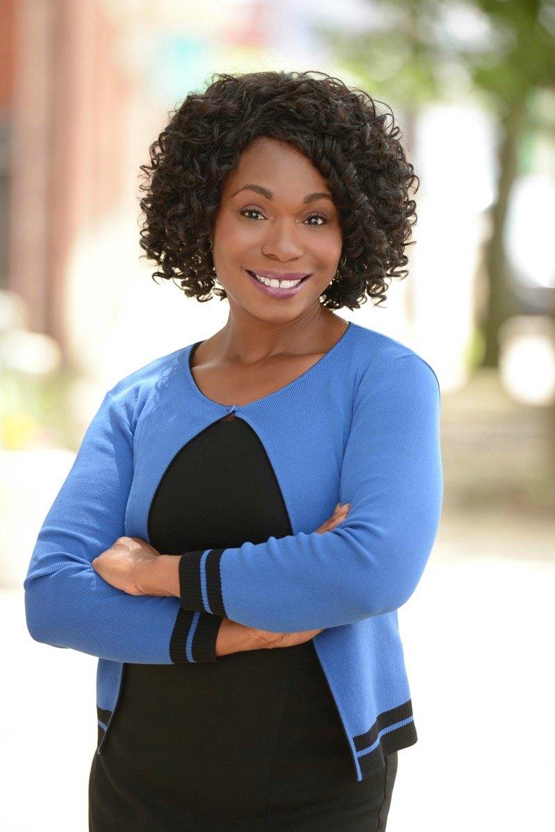 actor Amy Lyn Elliott large photo