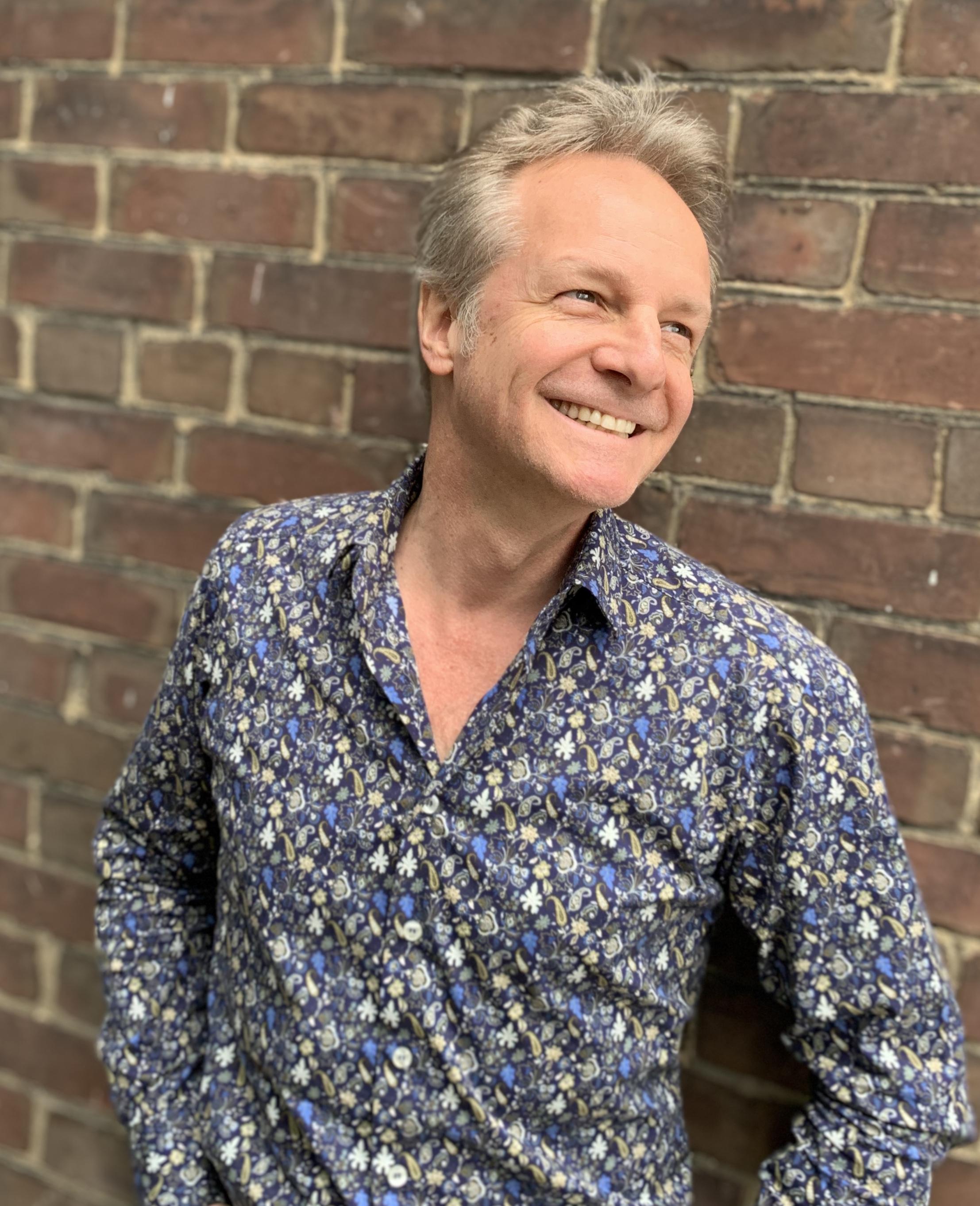 actor Andrew Sabiston large photo