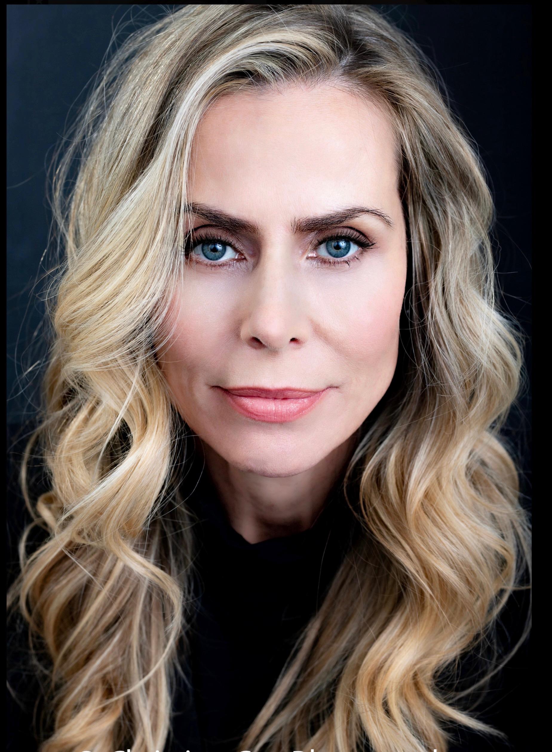 actor Carin Moffat large photo