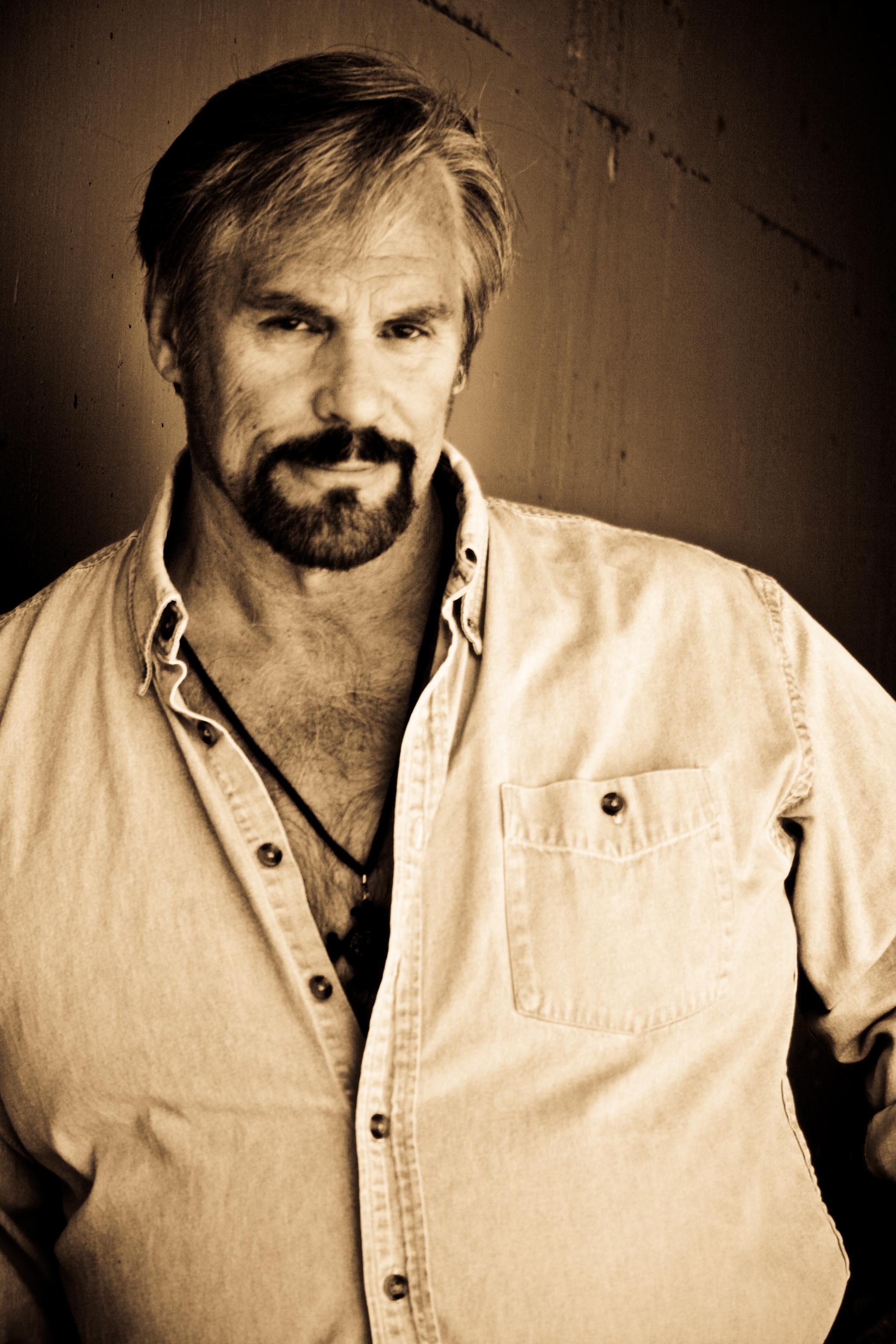 actor Rob Edwards large photo