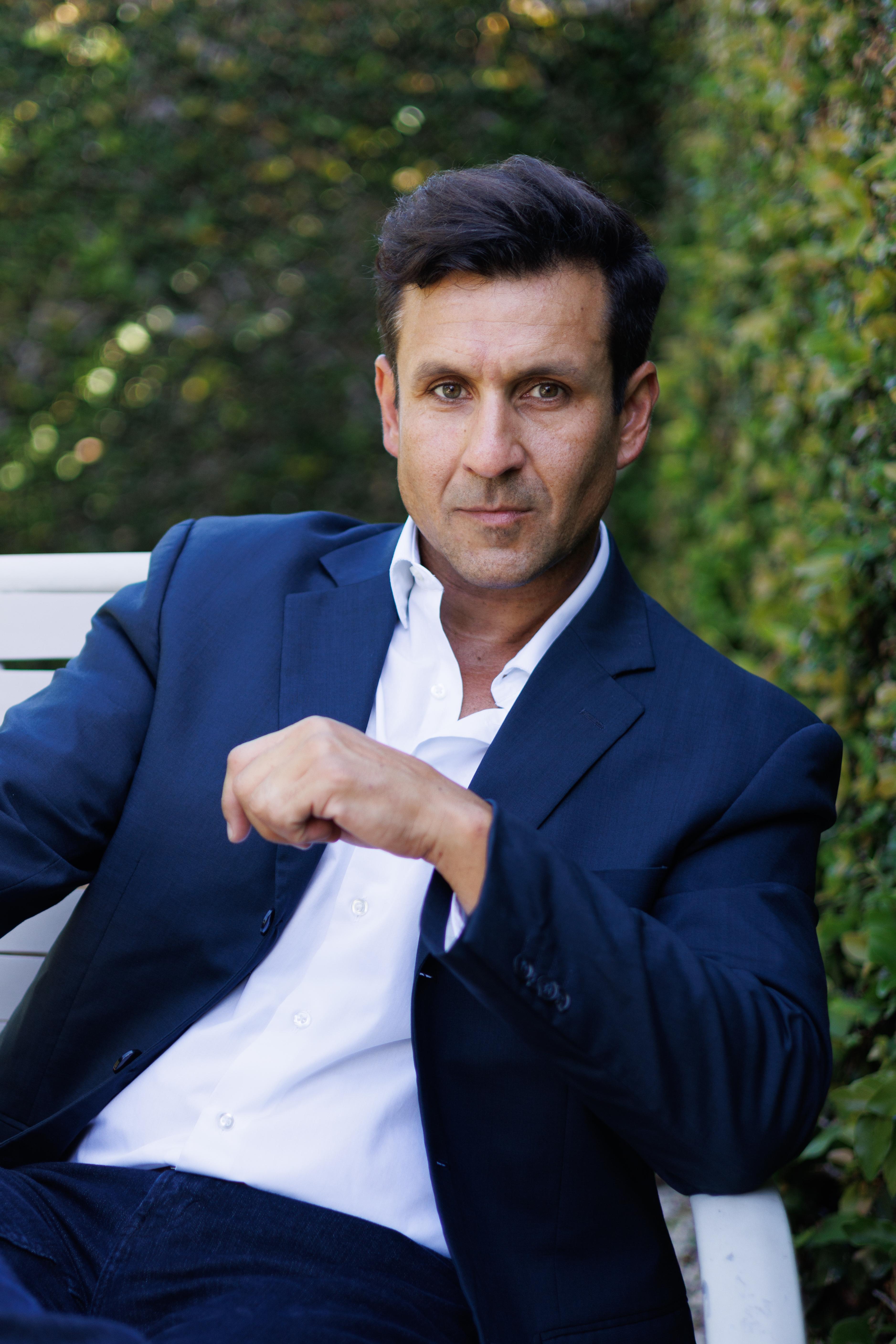 actor Bobby Silva large photo