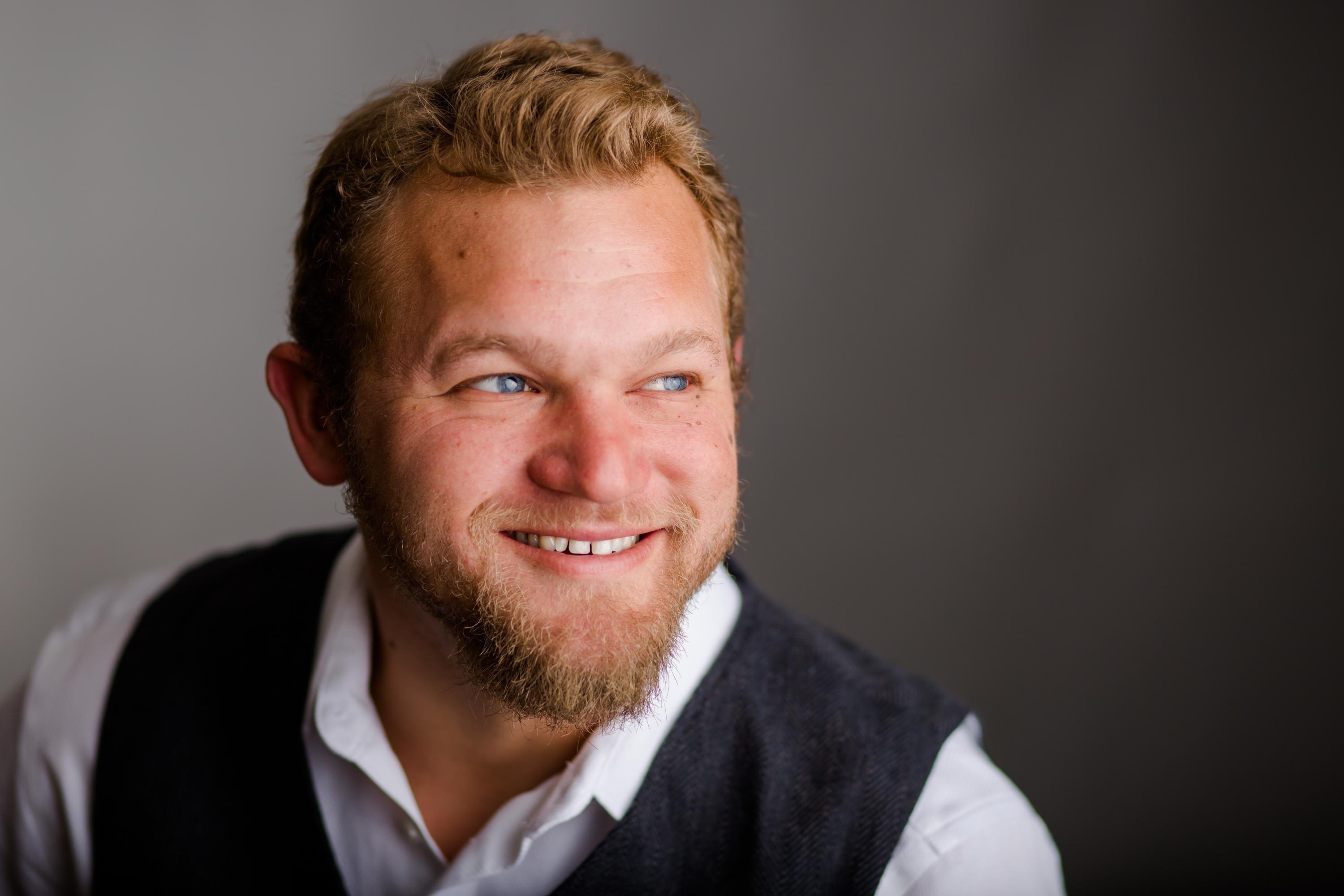 actor Robert Henningsen large photo