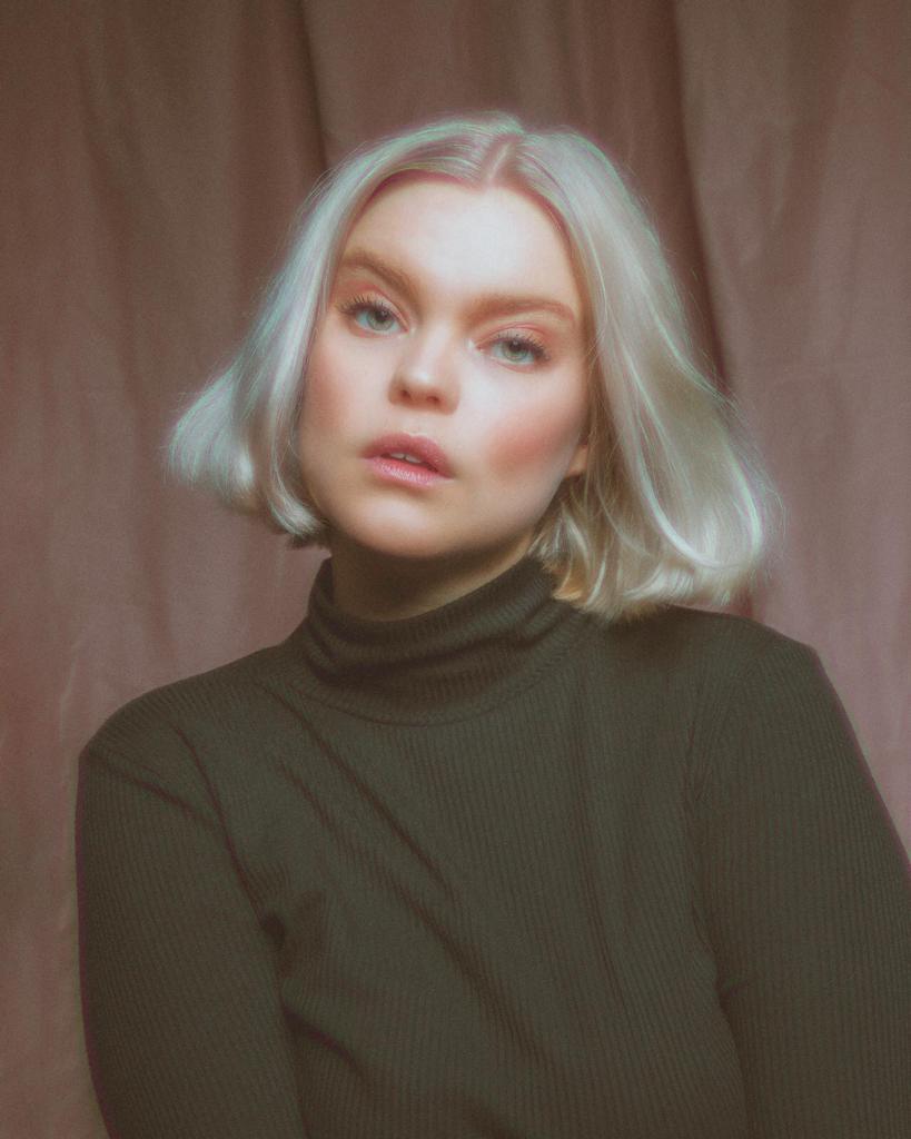 actor Rosa Salomaa large photo