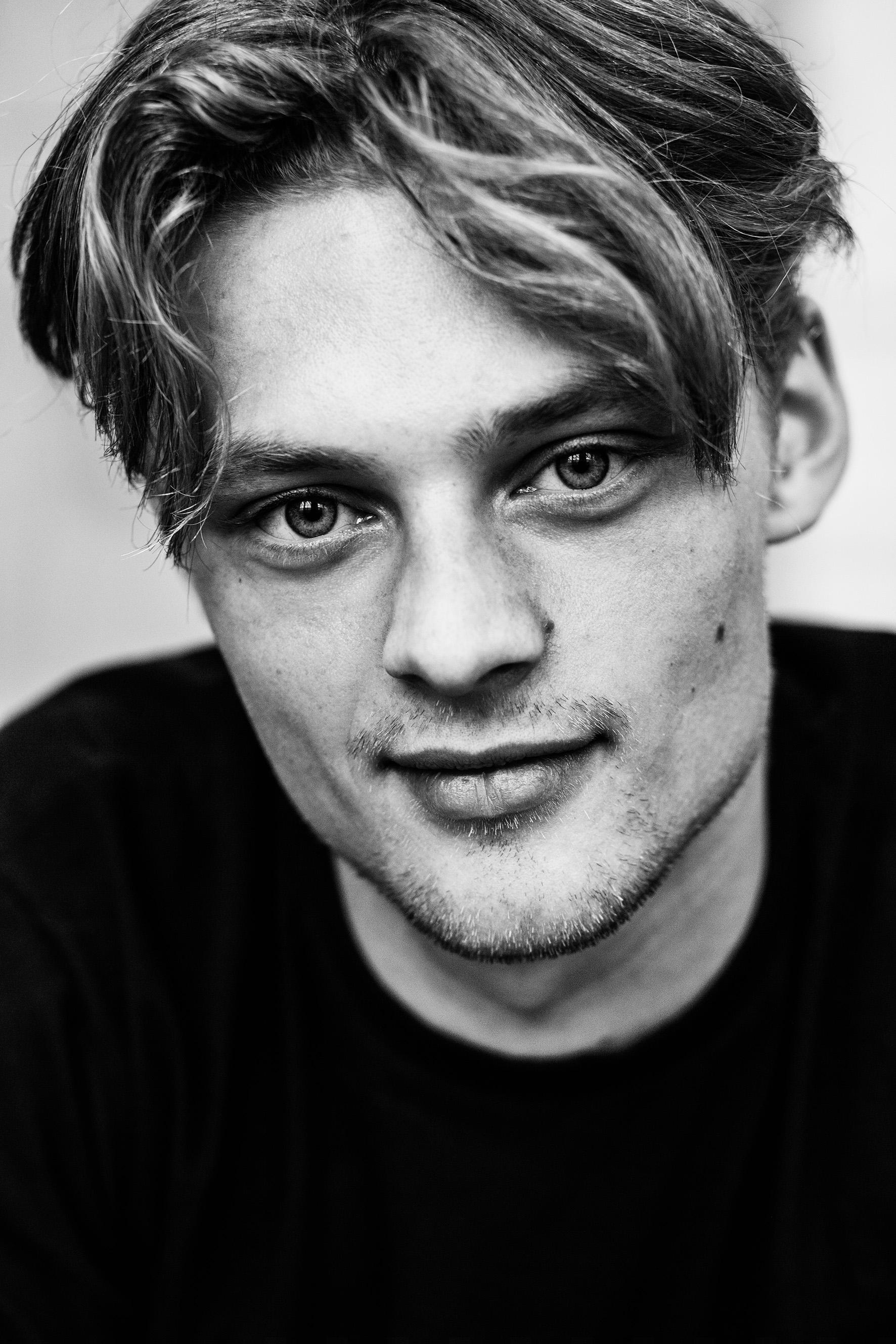 actor Jonas Smulders large photo