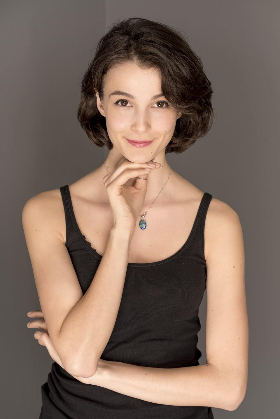 actor Büsra Develi large photo