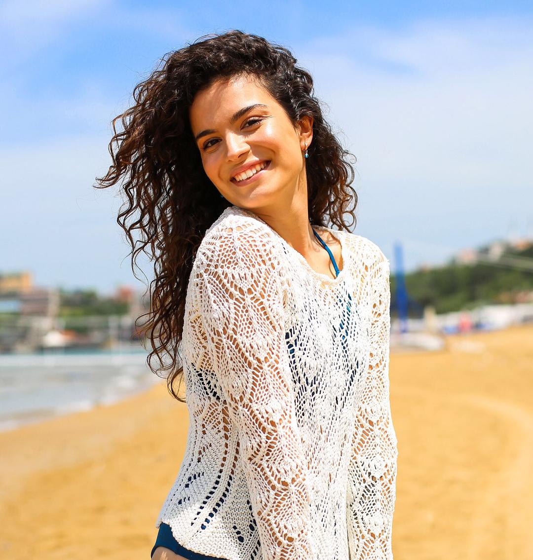 actor Asli Bekiroglu large photo