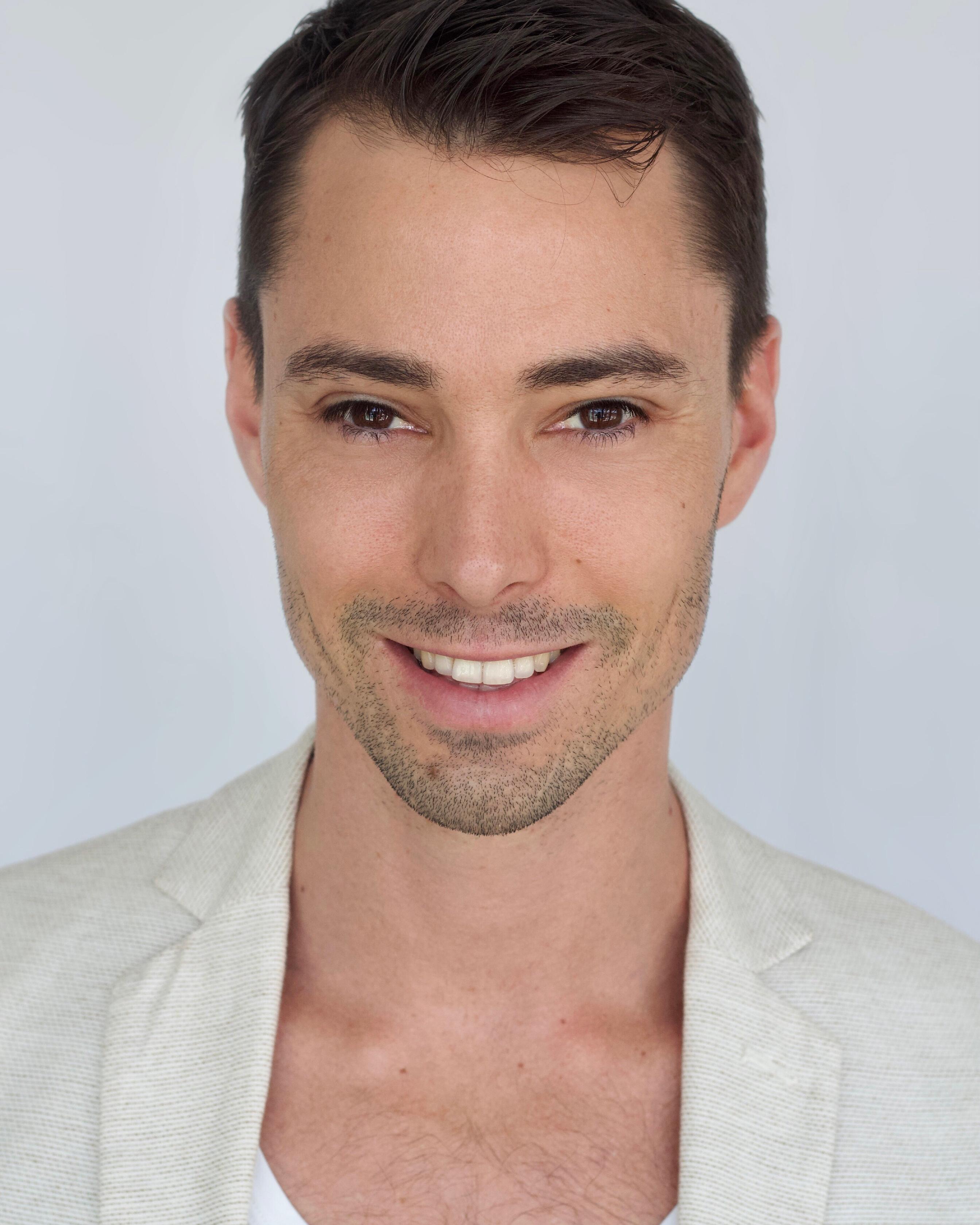 actor Sasha Dulics large photo