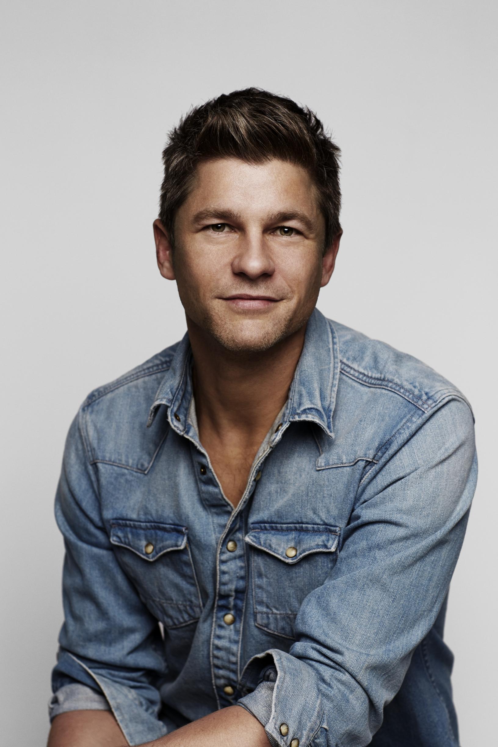 actor David Burtka large photo