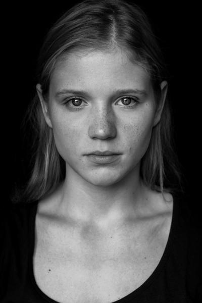 actor Eliza Rycembel large photo