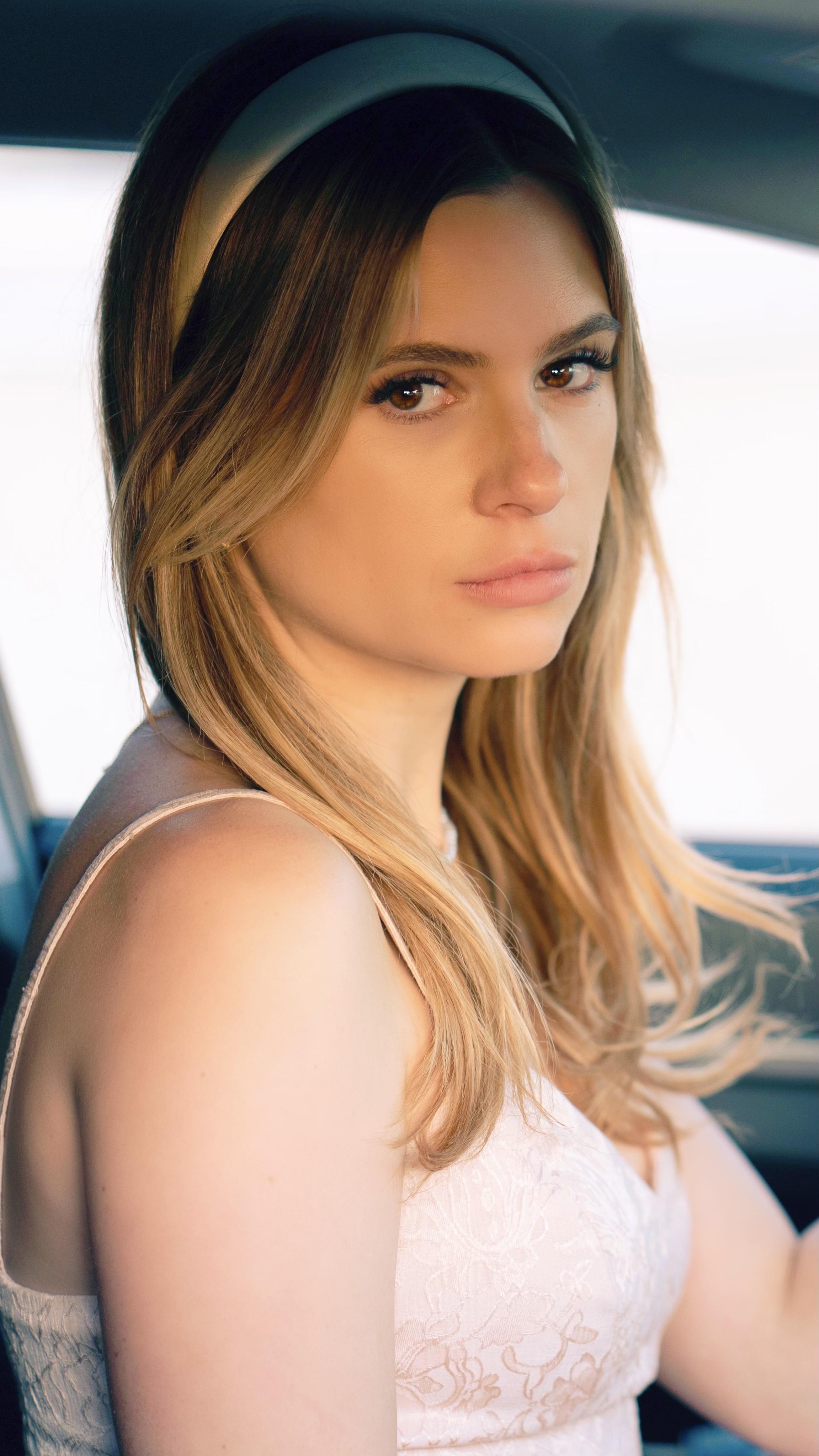 actor Lora McHugh large photo