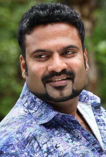 actor Tini Tom large photo