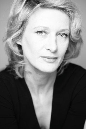 actor Astrid Whettnall large photo