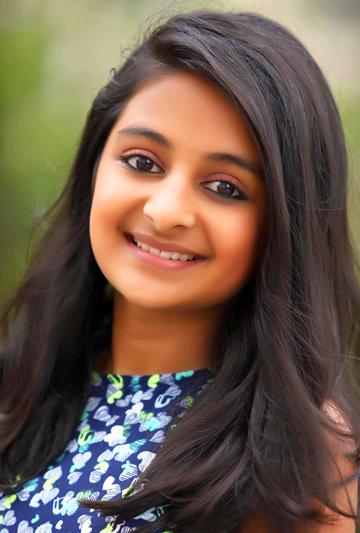 actor Esther Anil large photo