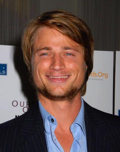 actor Josh Holt large photo