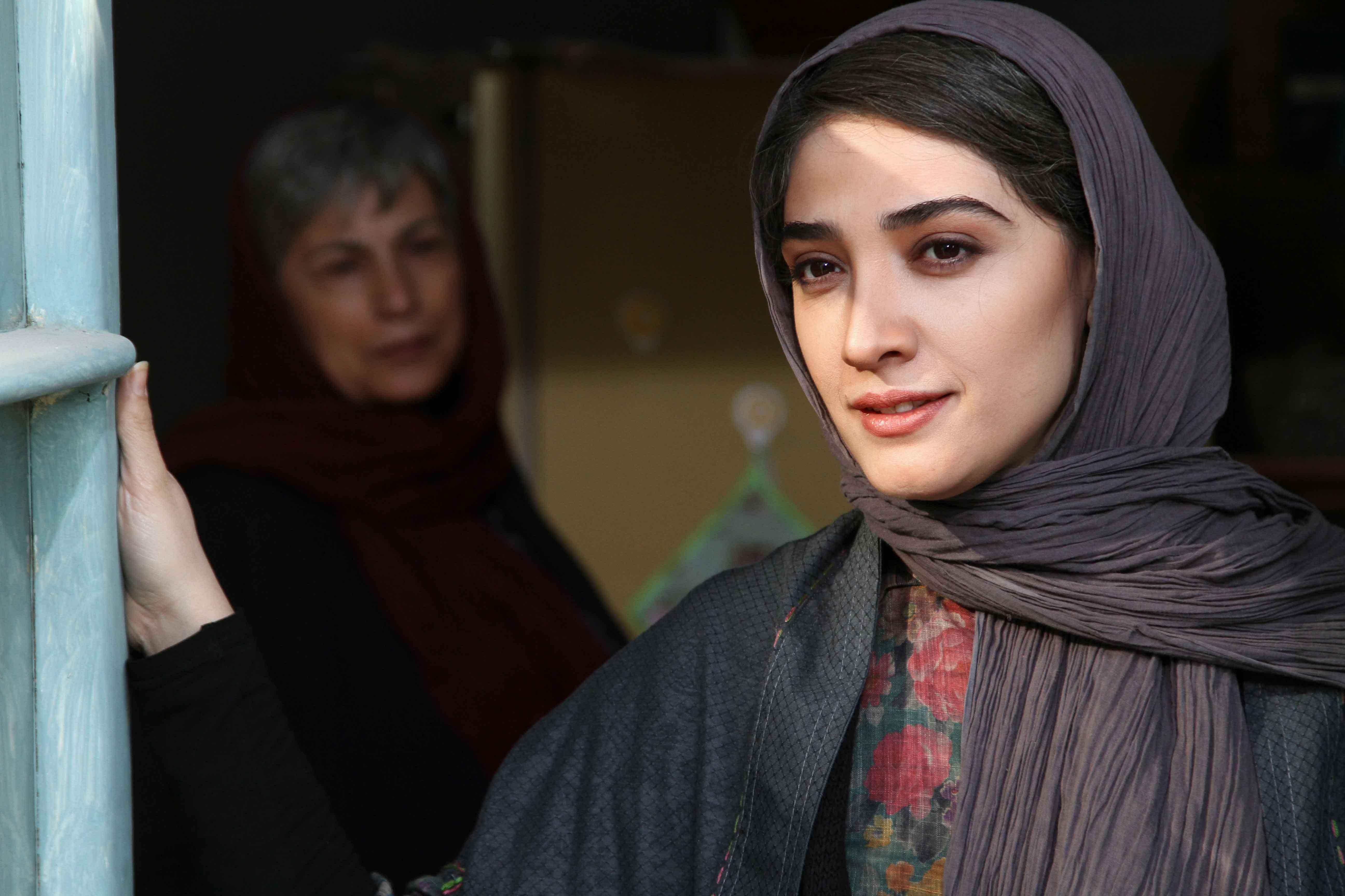 actor Mina Sadati large photo