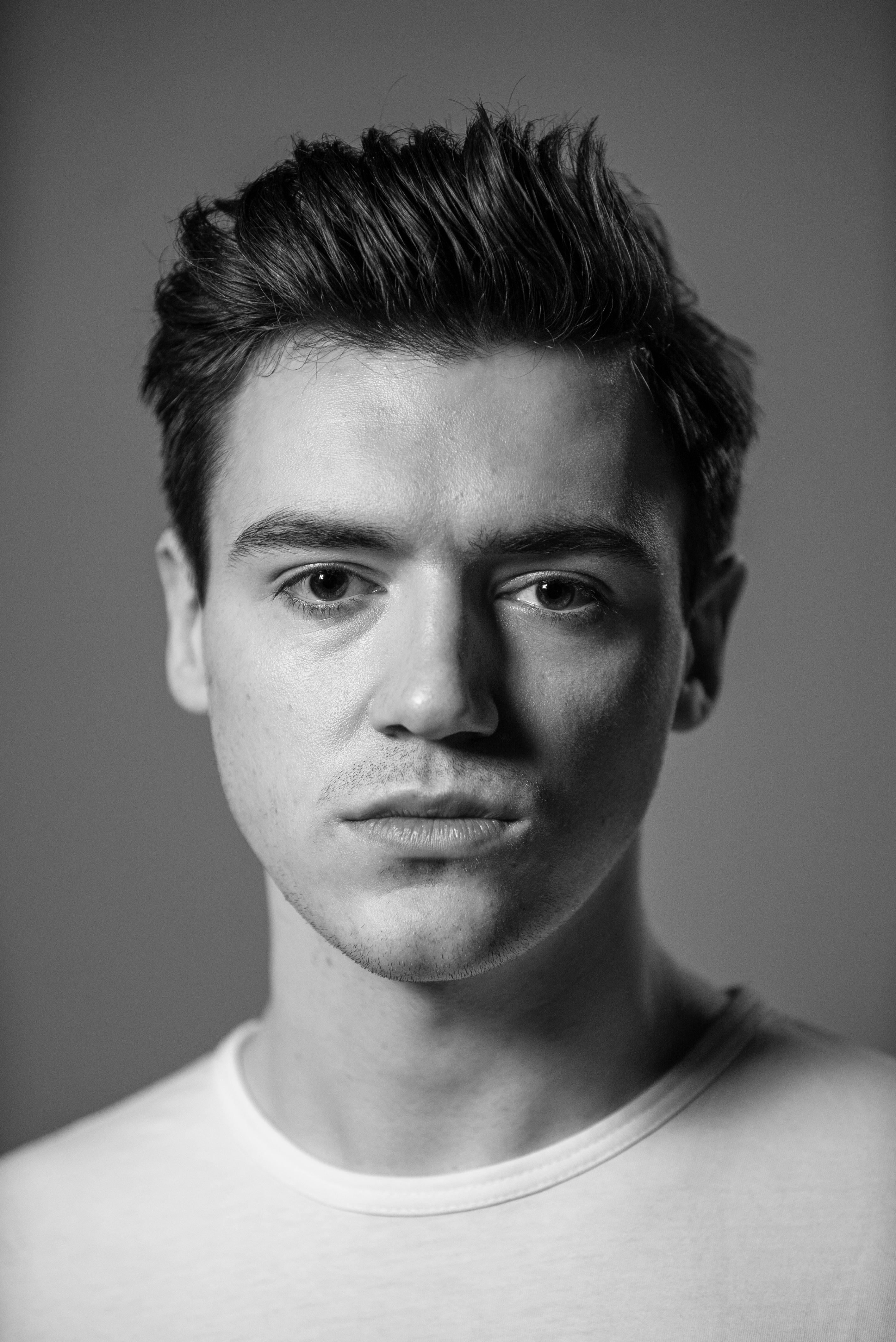 actor Joel Lützow large photo