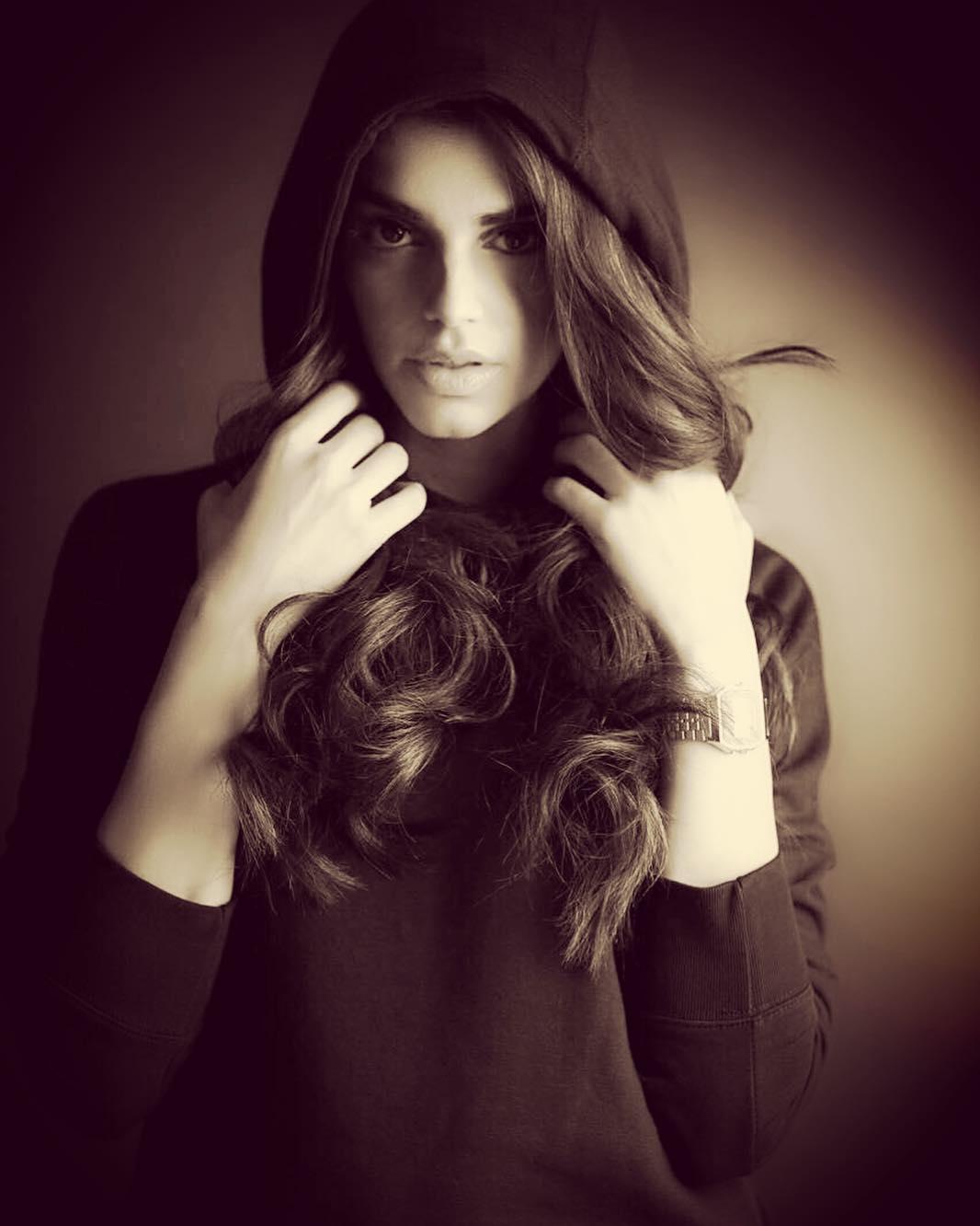 actor Sanam Saeed large photo