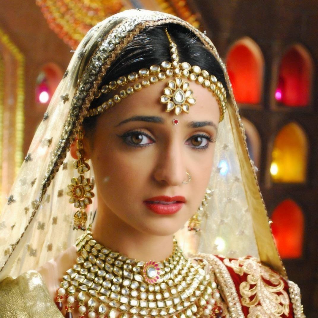 actor Sanaya Irani large photo