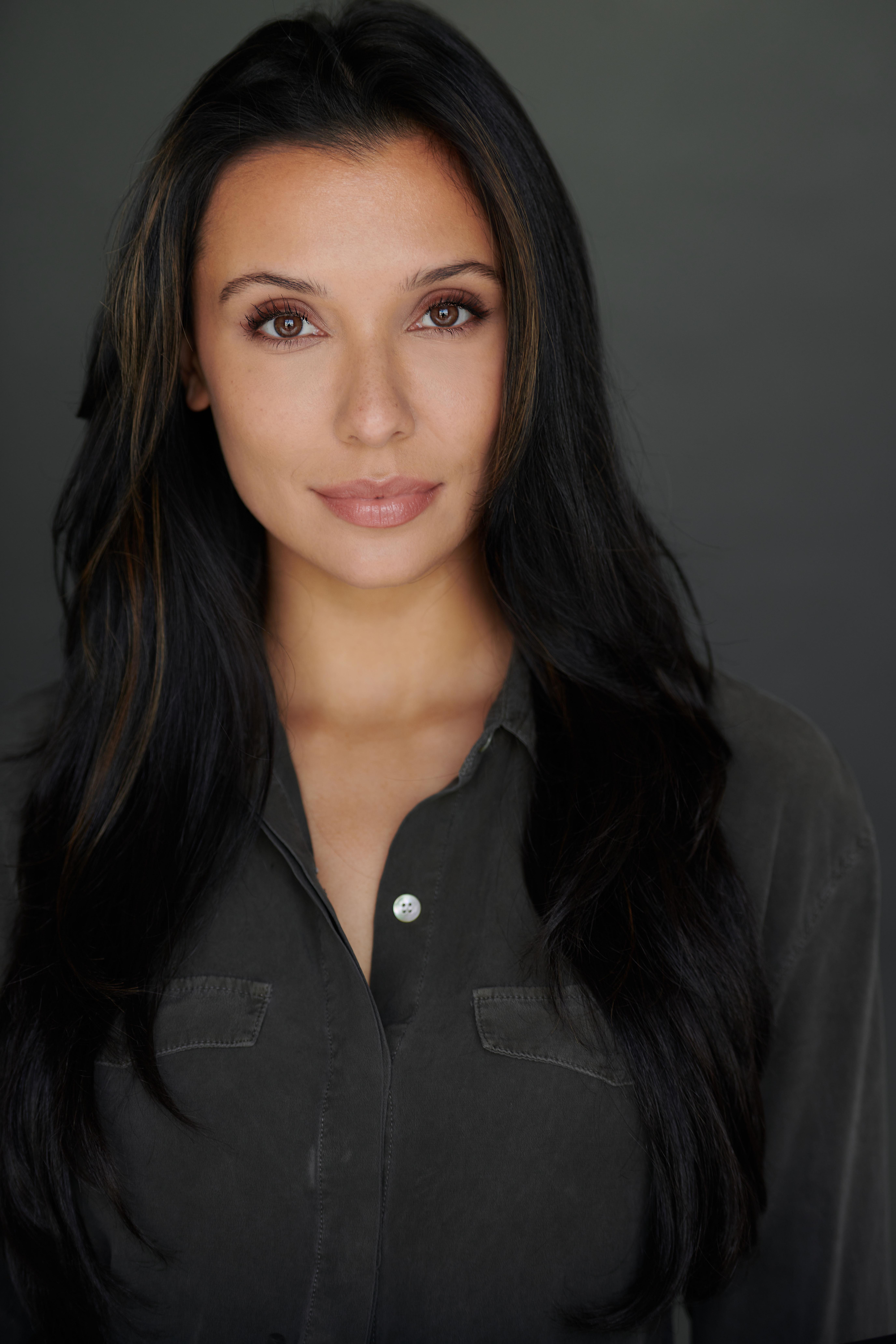 actor Emily Shah large photo