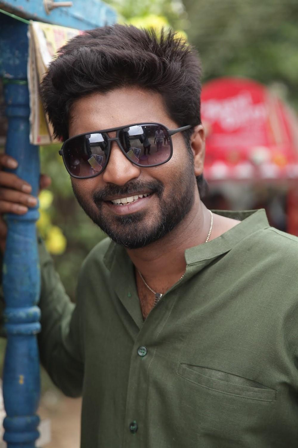 actor Ma ka Pa Anand large photo