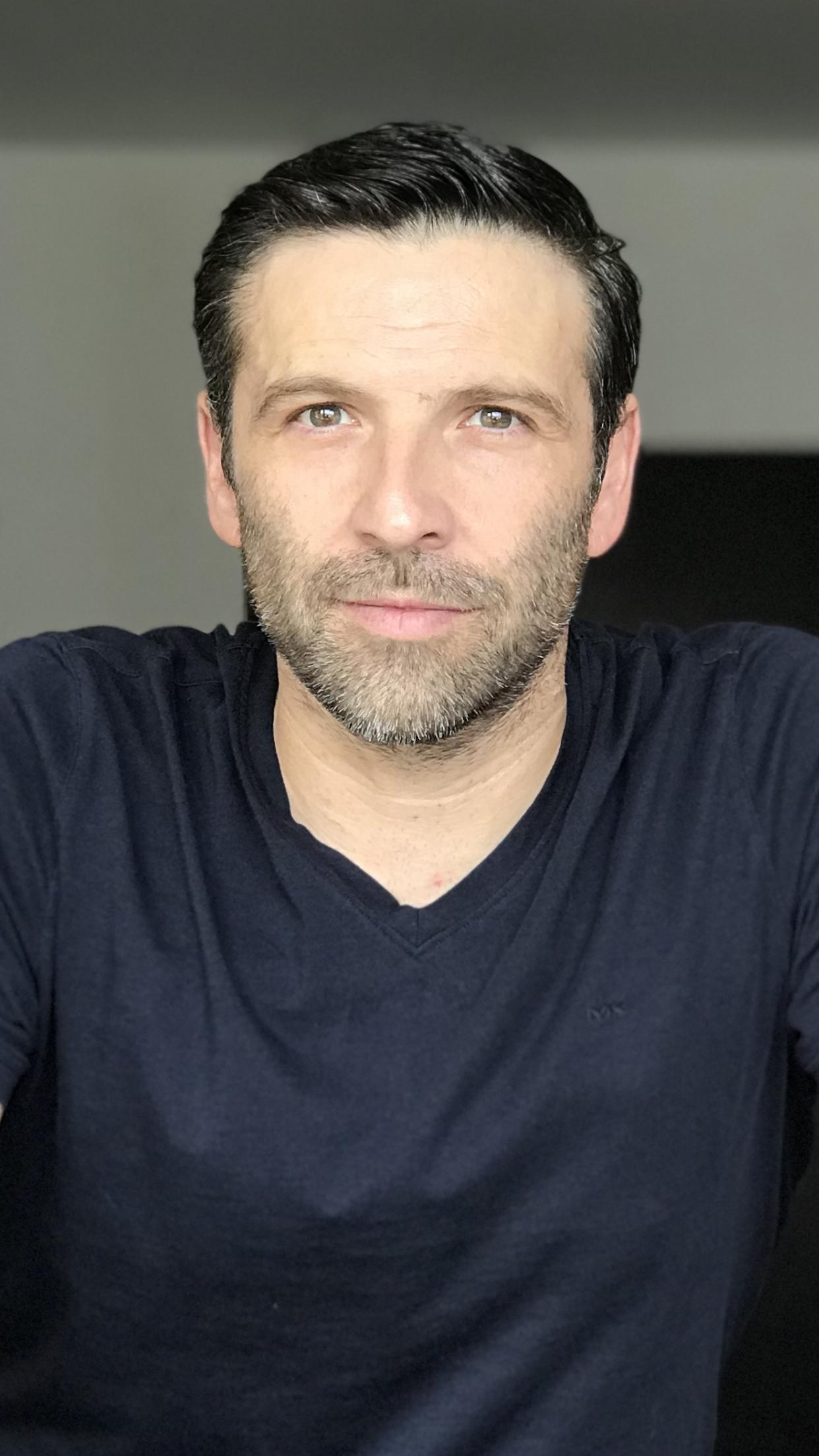 actor Alan Gutiérrez large photo