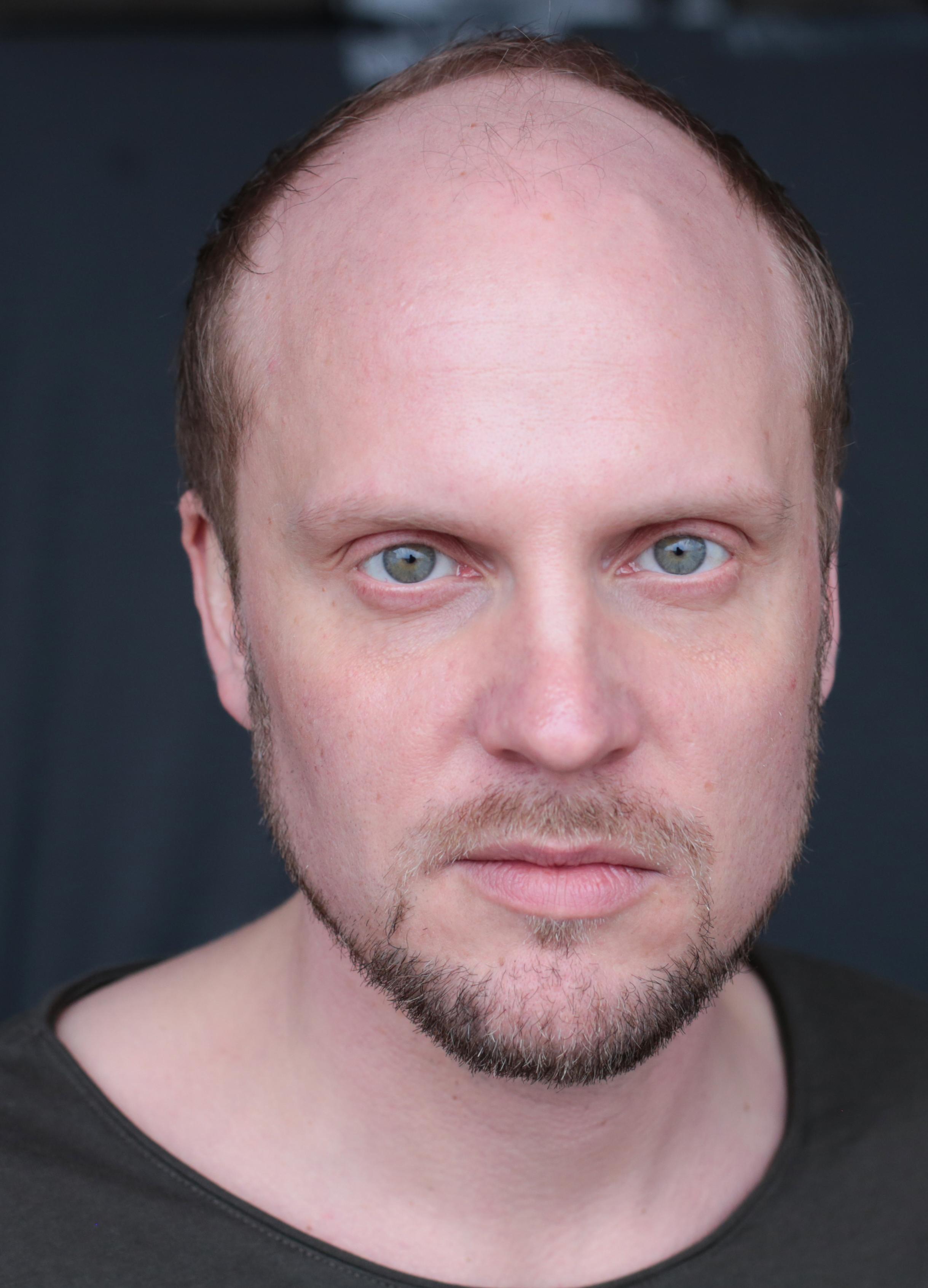 actor Emil Almén large photo