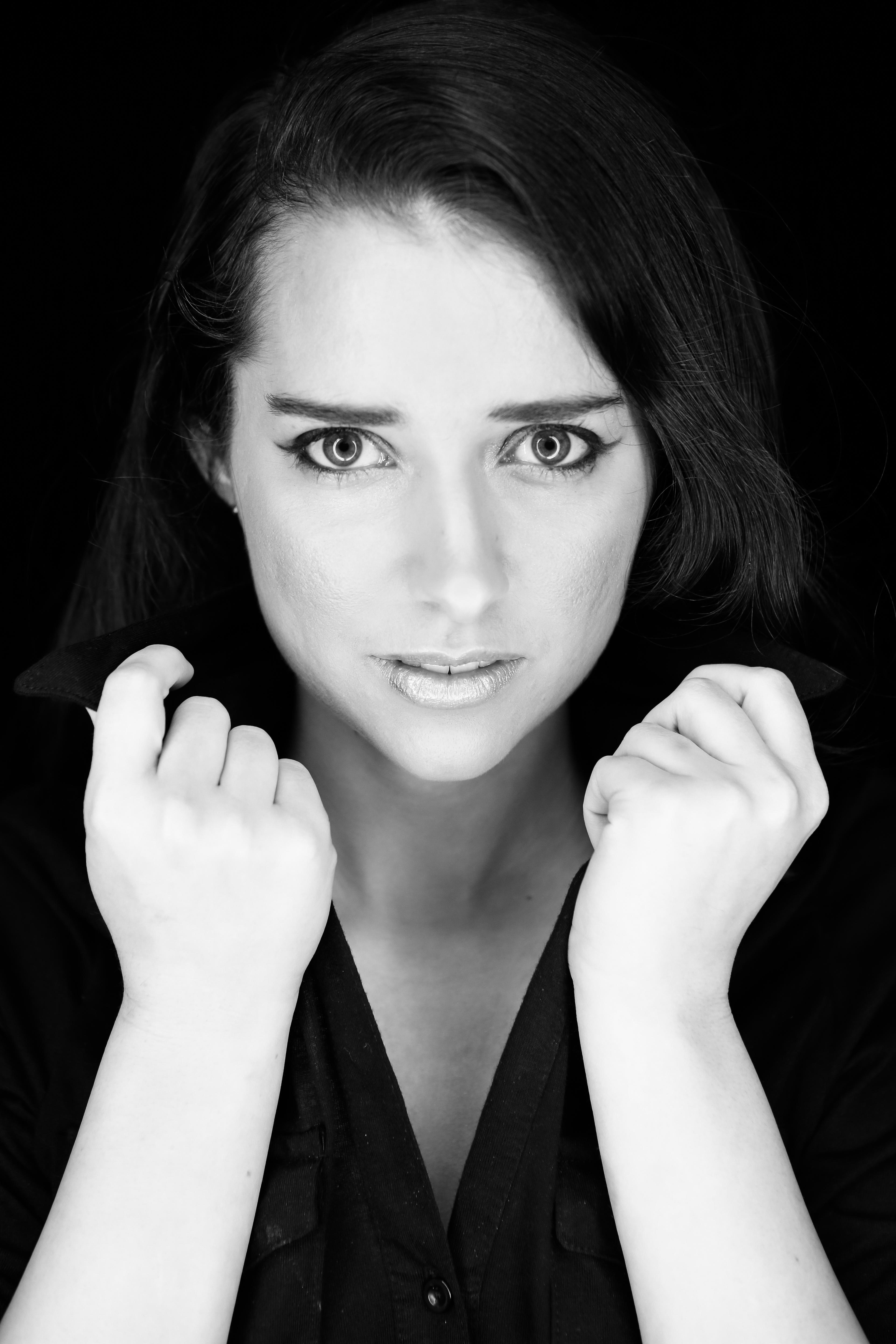 actor Laura Cooley large photo
