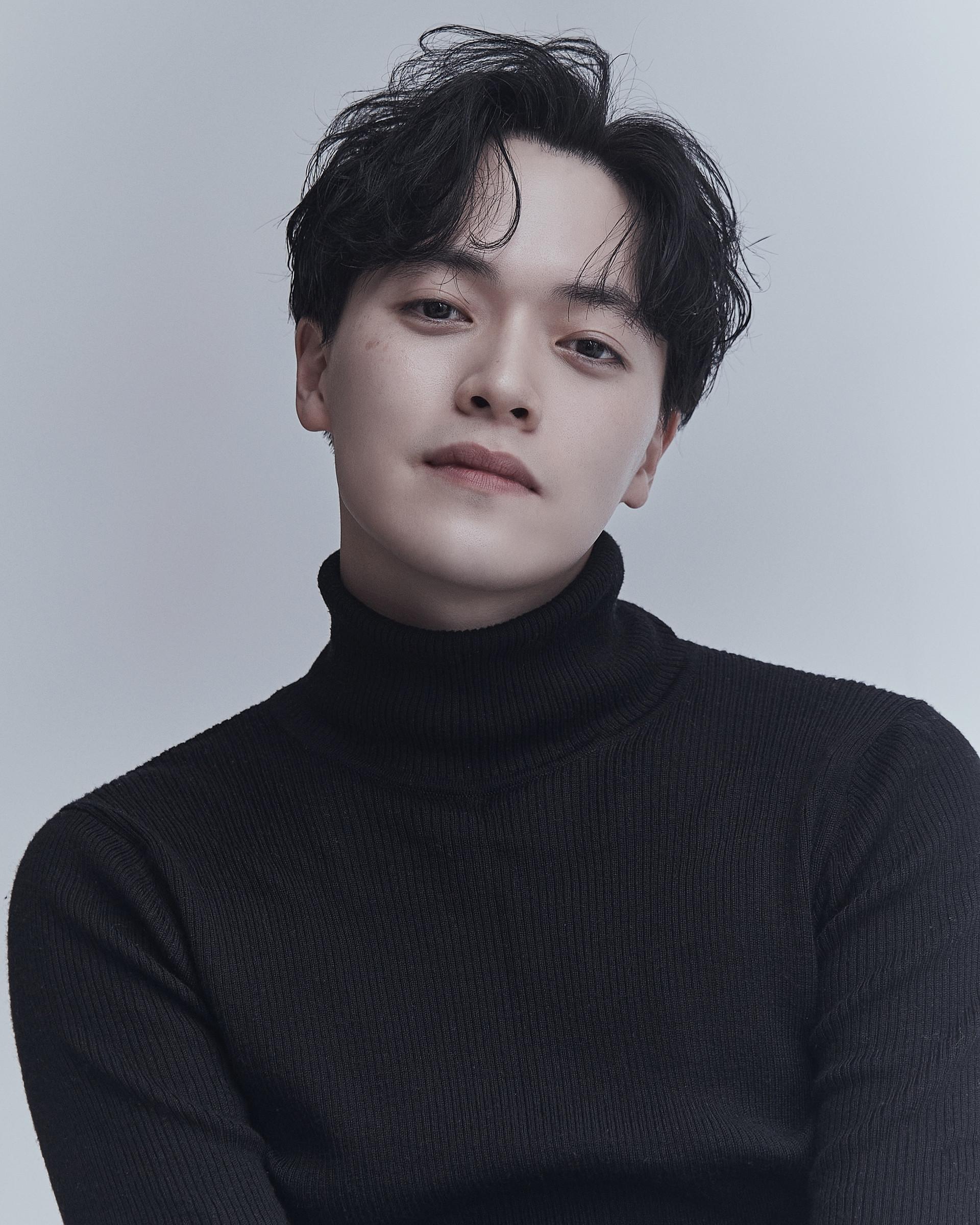 actor Jonghoon Han large photo