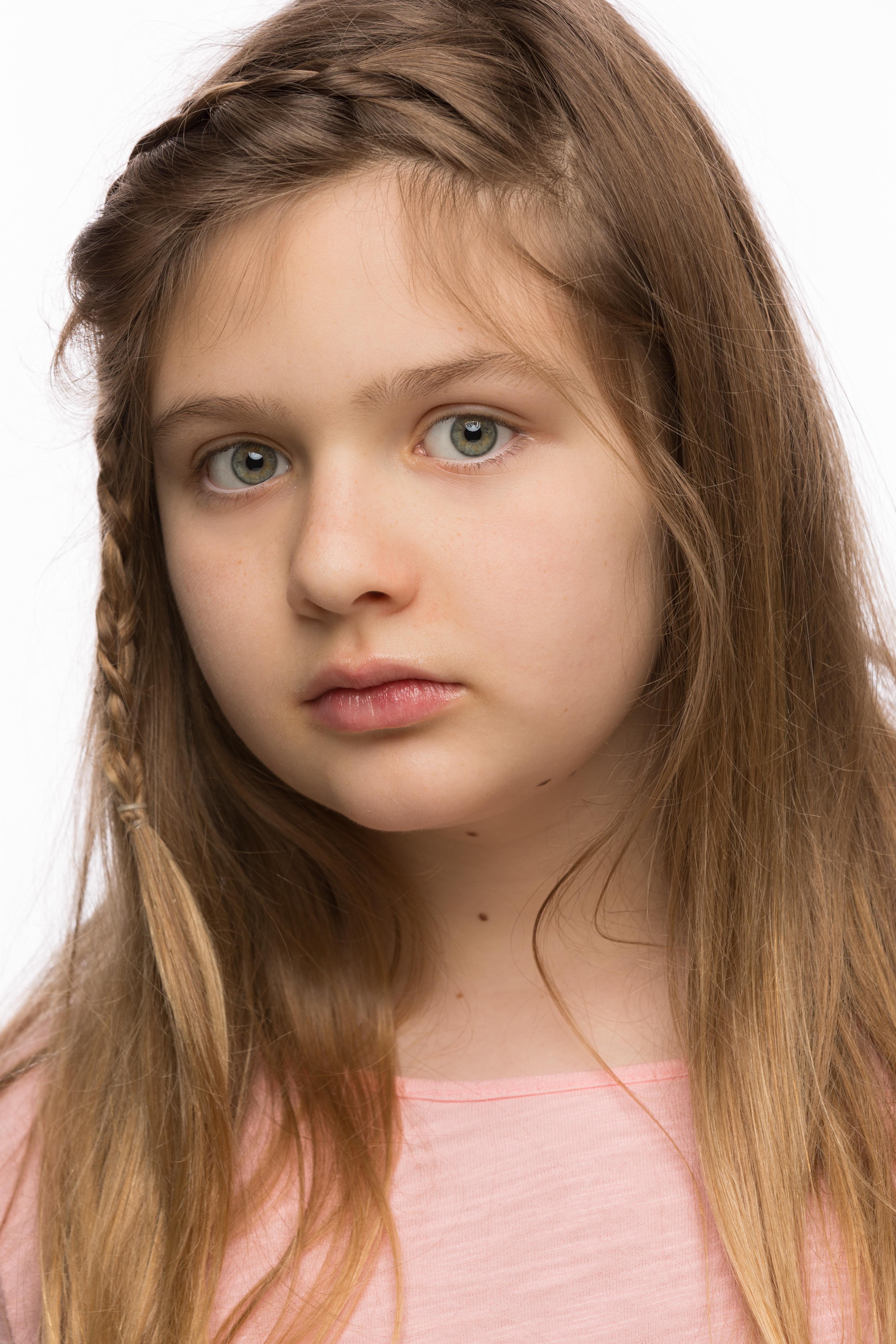 actor Georgie Linscott large photo