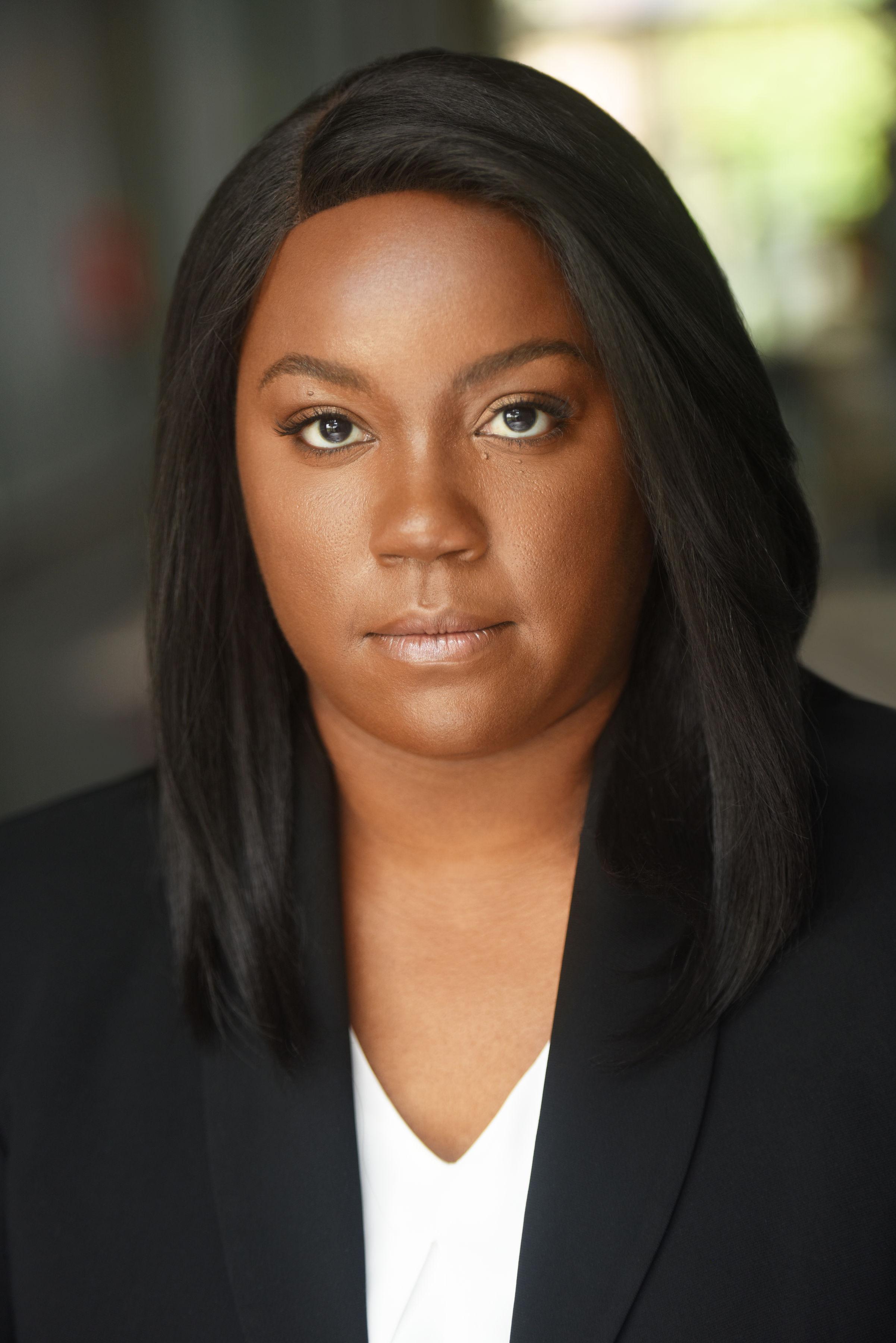 actor Stephanie McInnis large photo