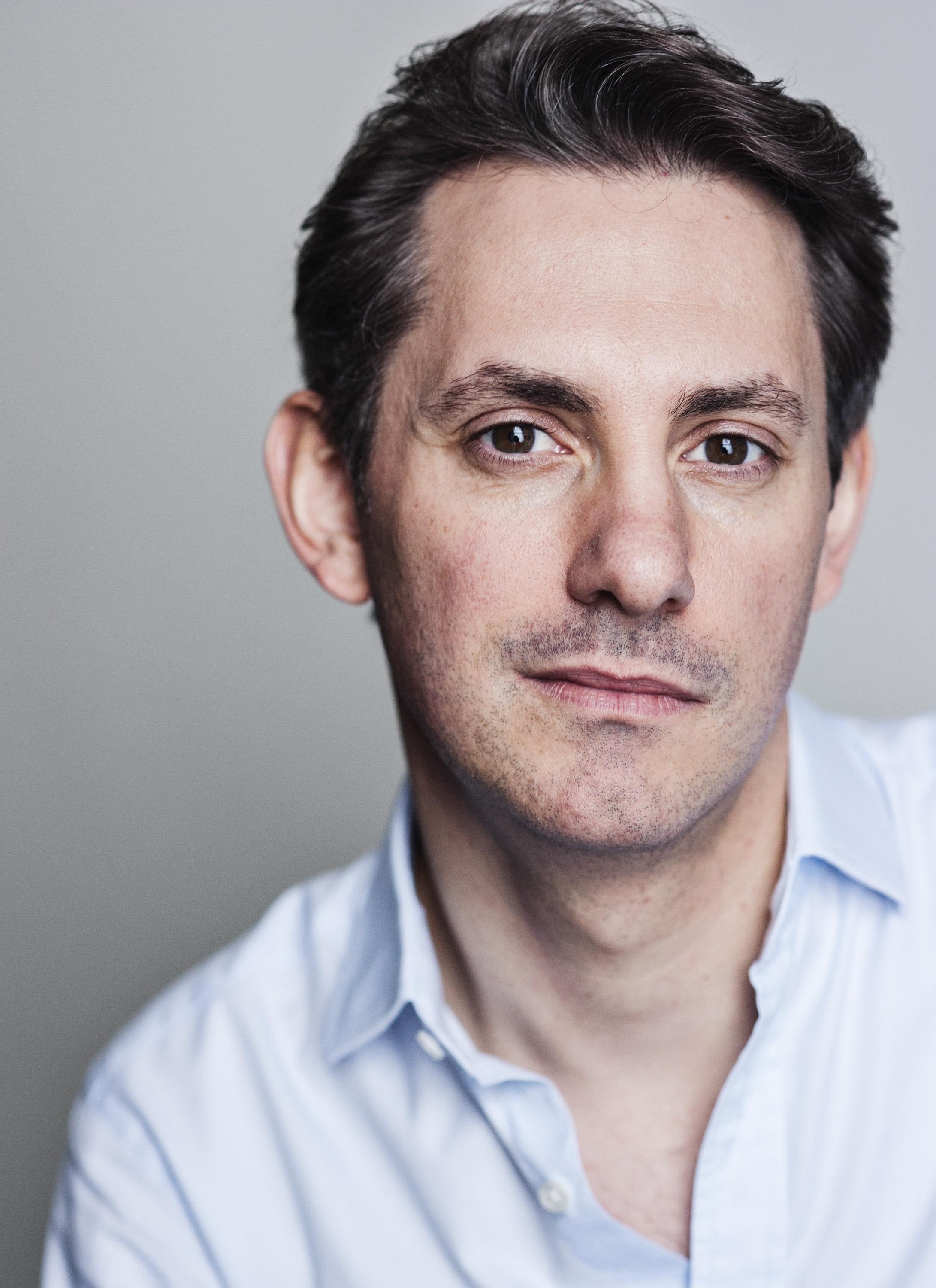 actor Ashley Cook large photo