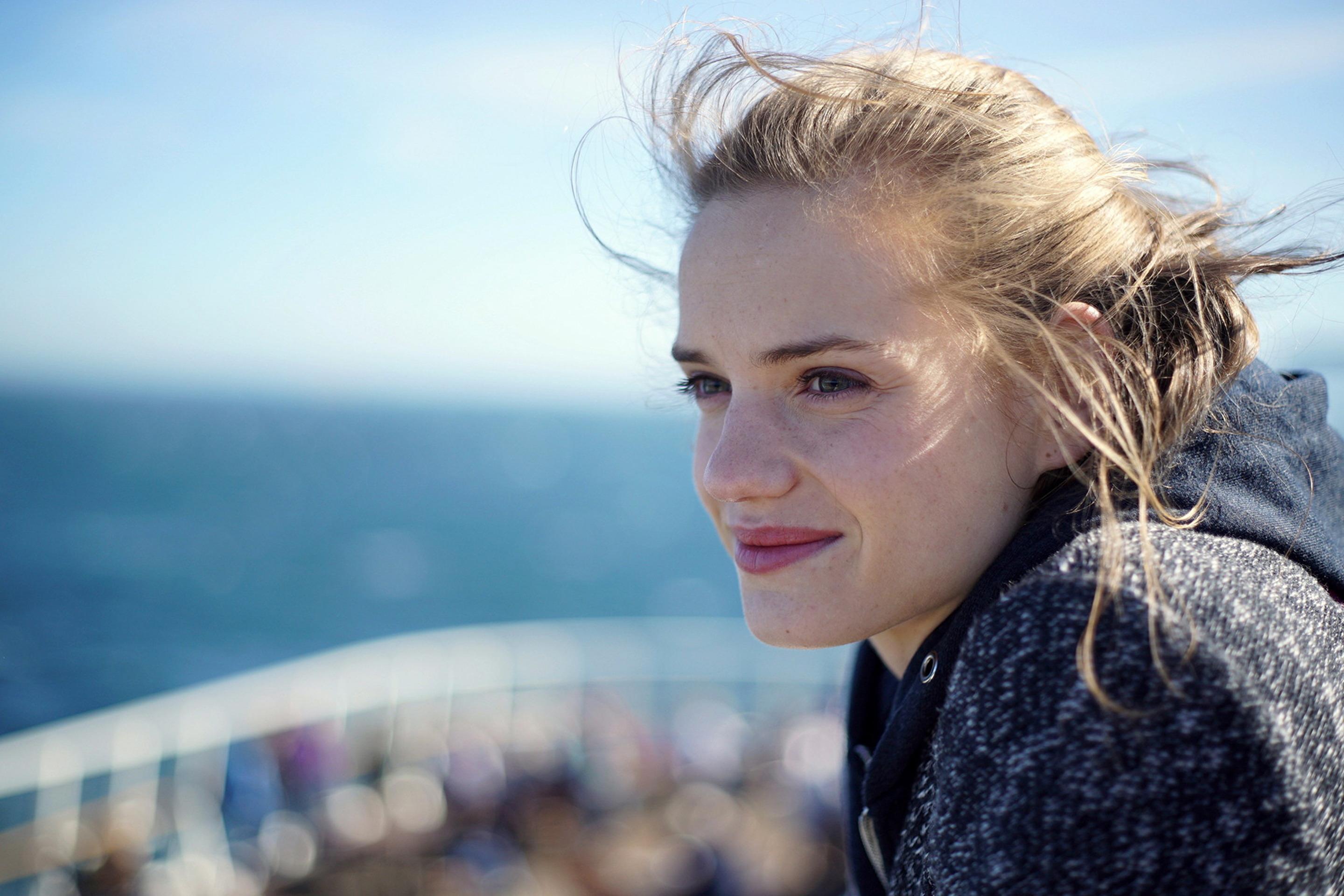 actor Noémie Schmidt large photo