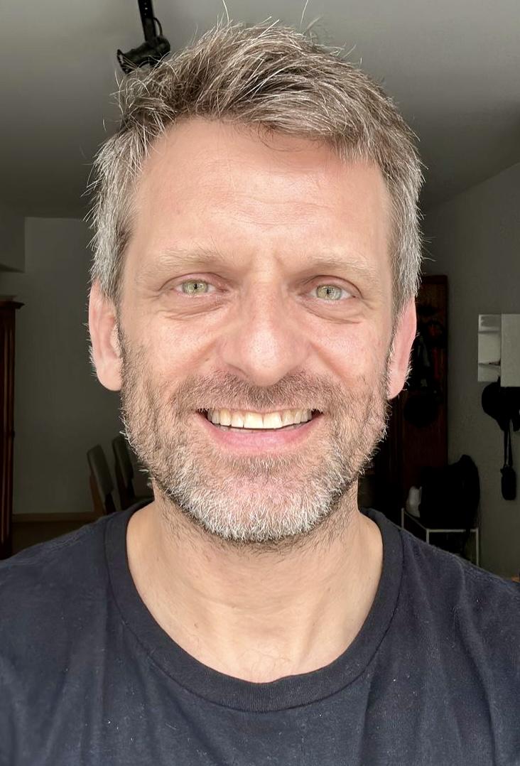 actor Otavio Linhares large photo