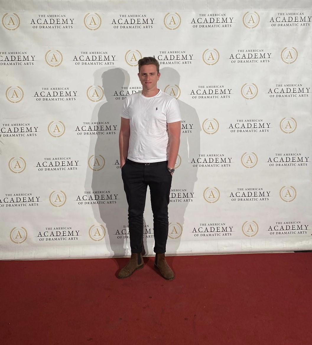 actor Harry Courtney large photo