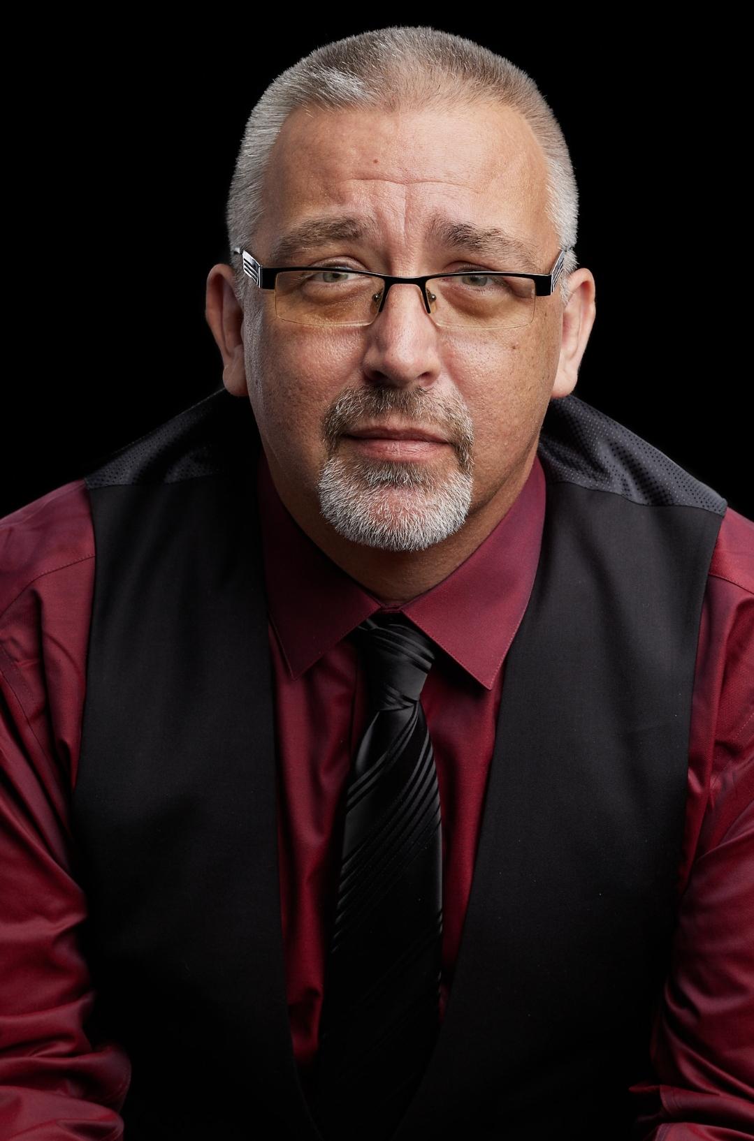 actor Aaron Switzer large photo