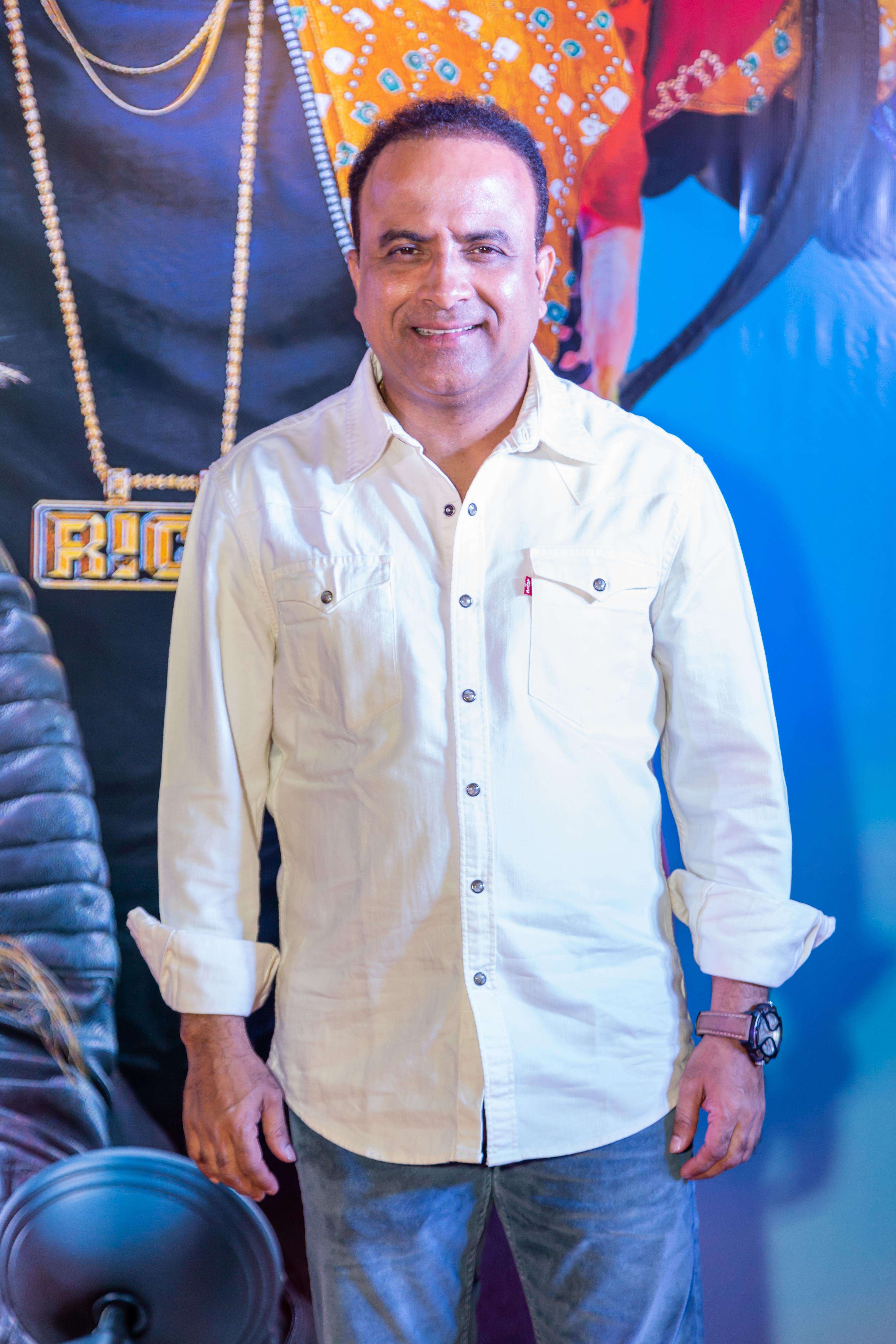 actor Sameer Chowgule large photo