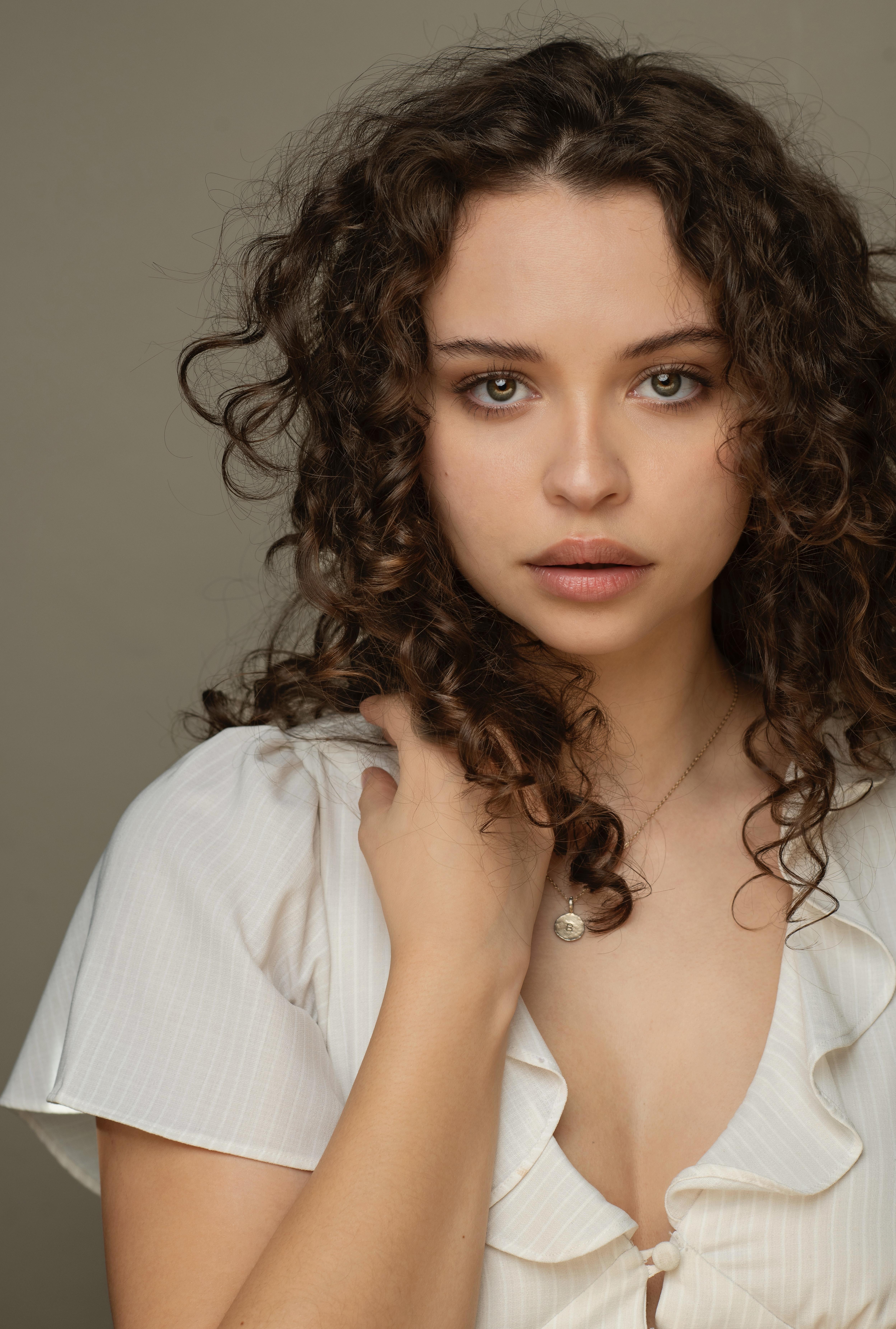 actor Isabella Briggs large photo