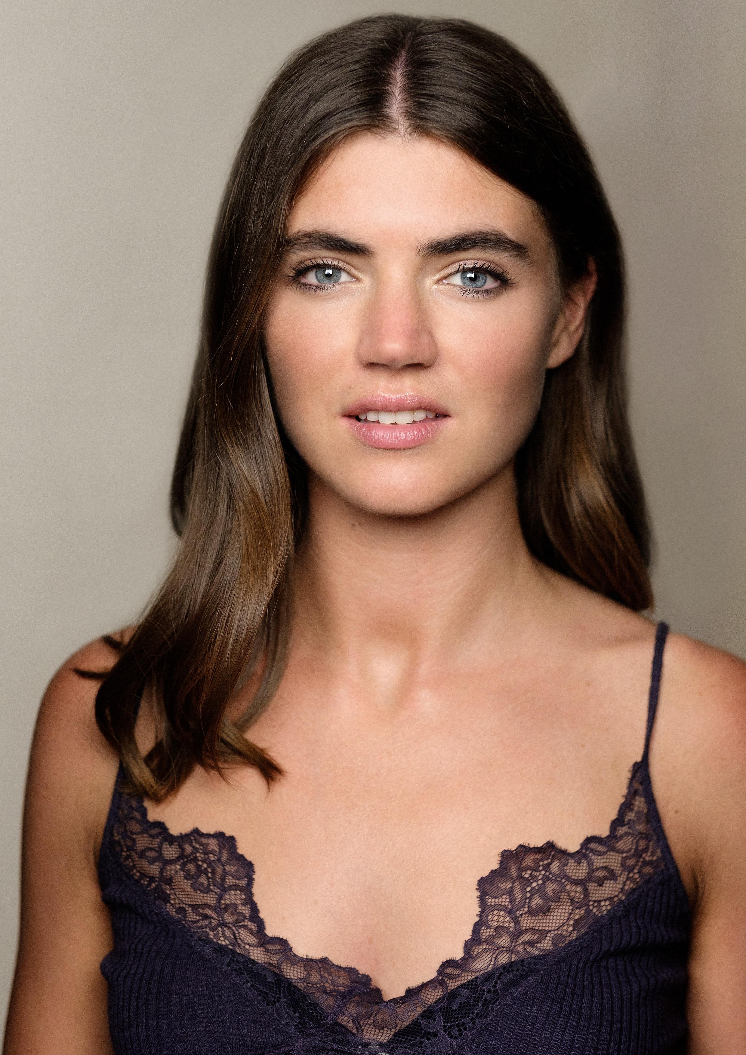 actor Bianca Bardoe large photo