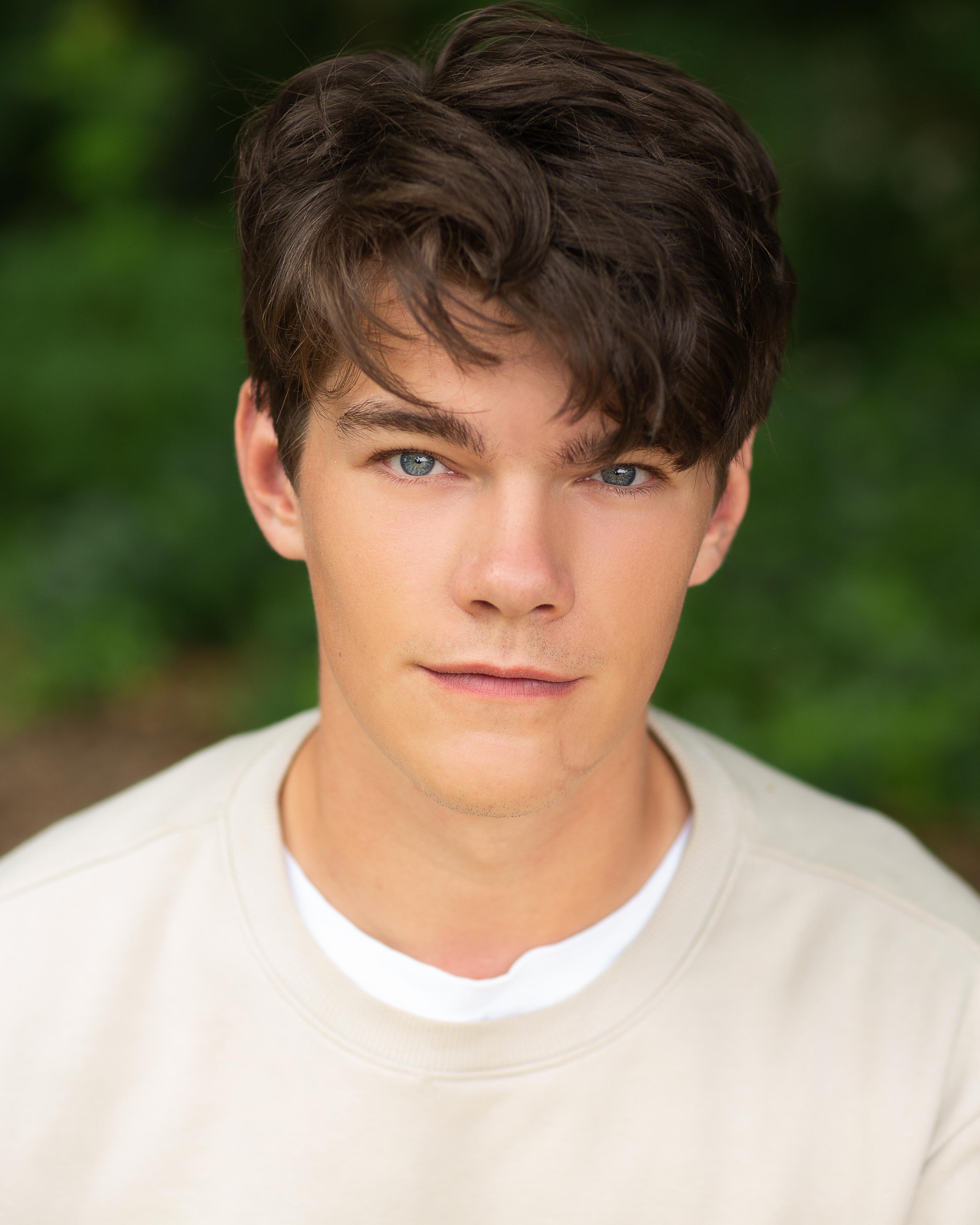 actor Edward Harper-Jones large photo