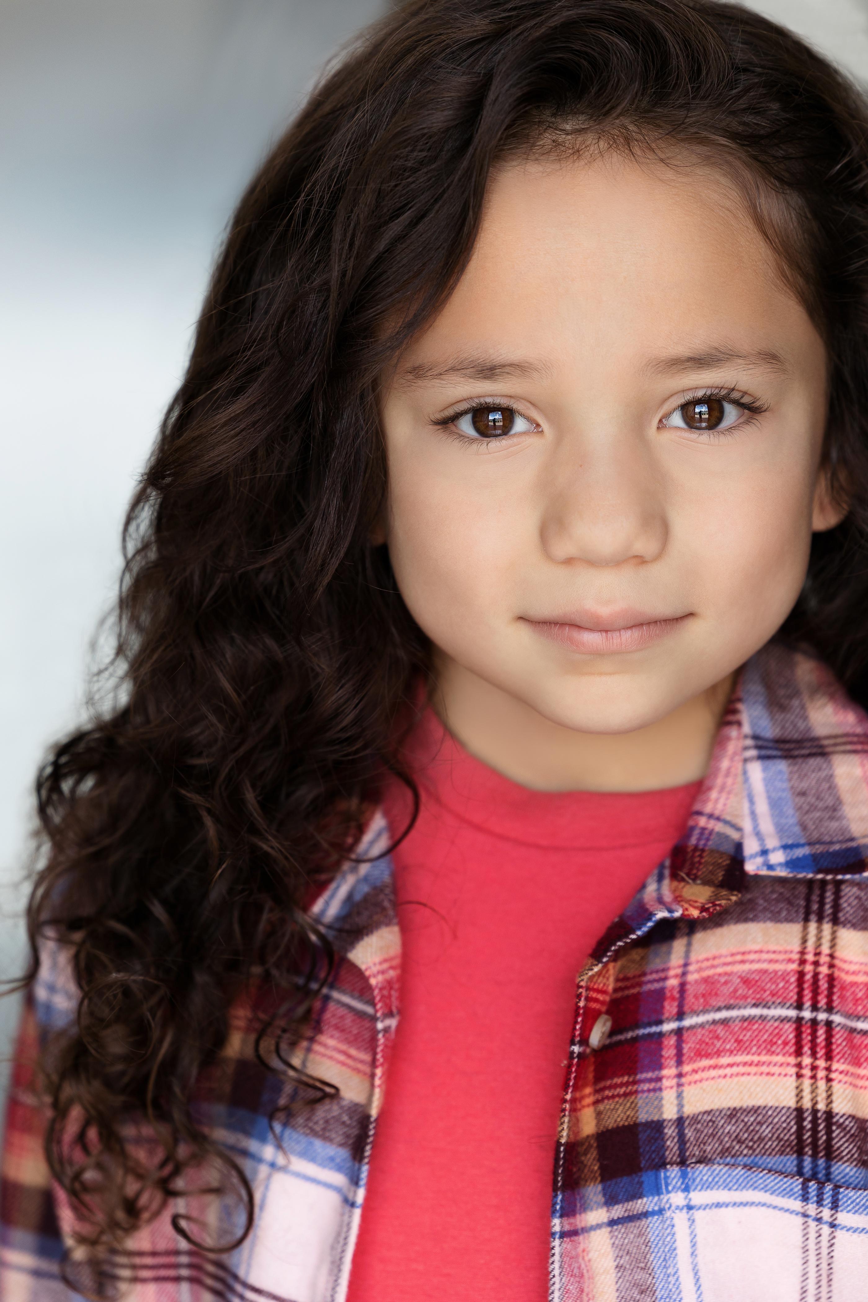 actor Elsianna DeLeon large photo