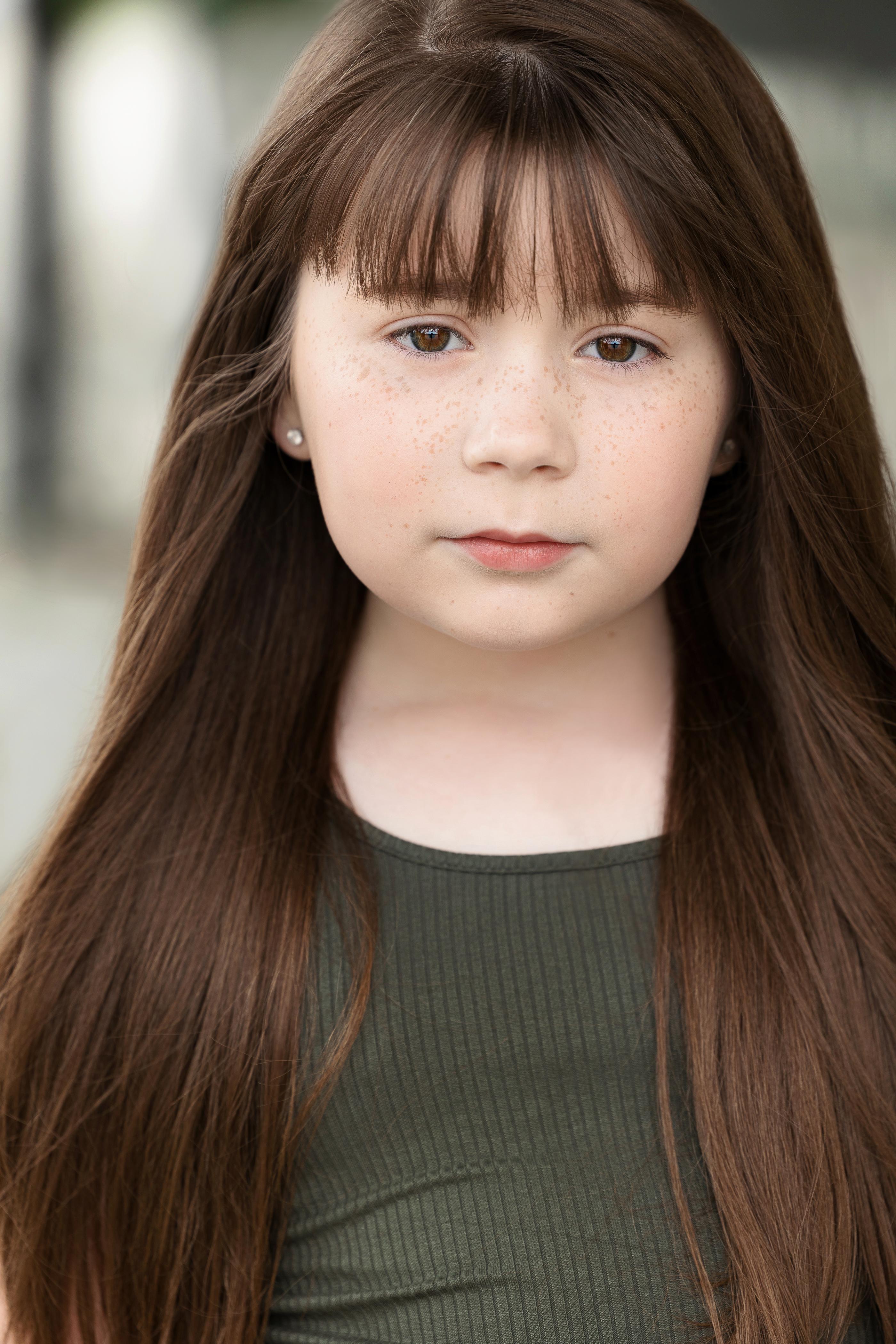 actor Grace Lovas Soeller large photo