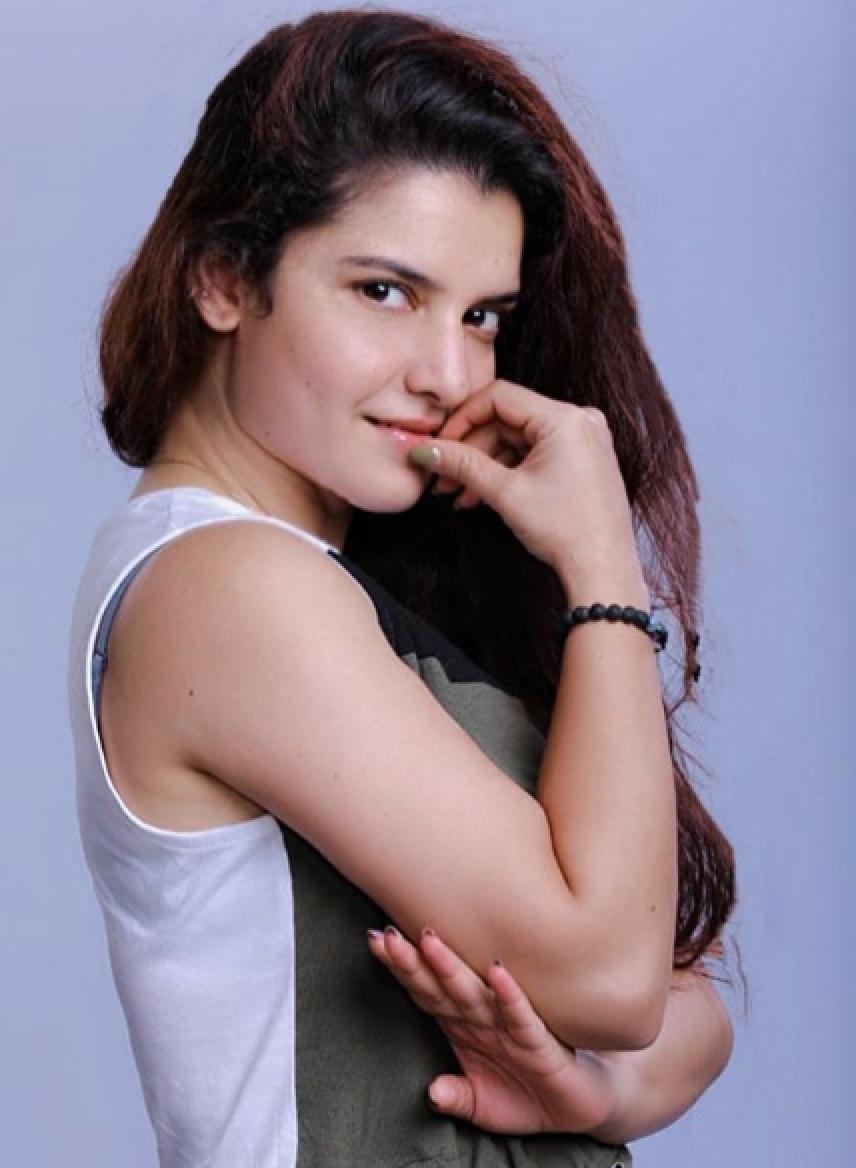 actor Gulnaaz Khan large photo