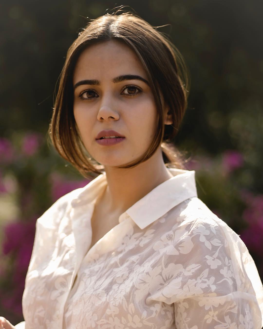 actor Monica Chaudhary large photo