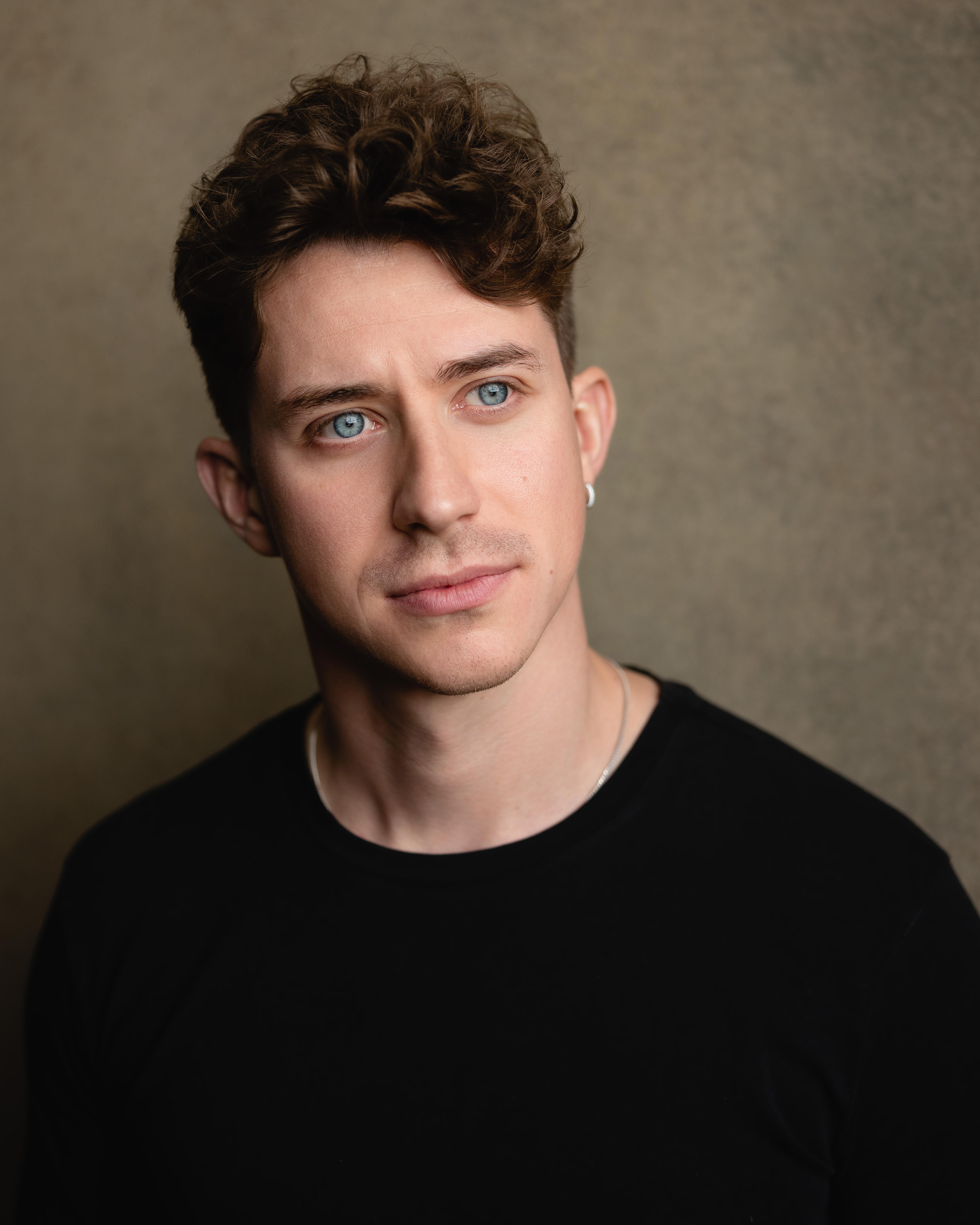 actor Micky Dartford large photo