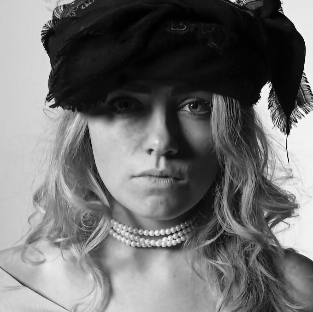 actor Bronwyn Elizabeth large photo