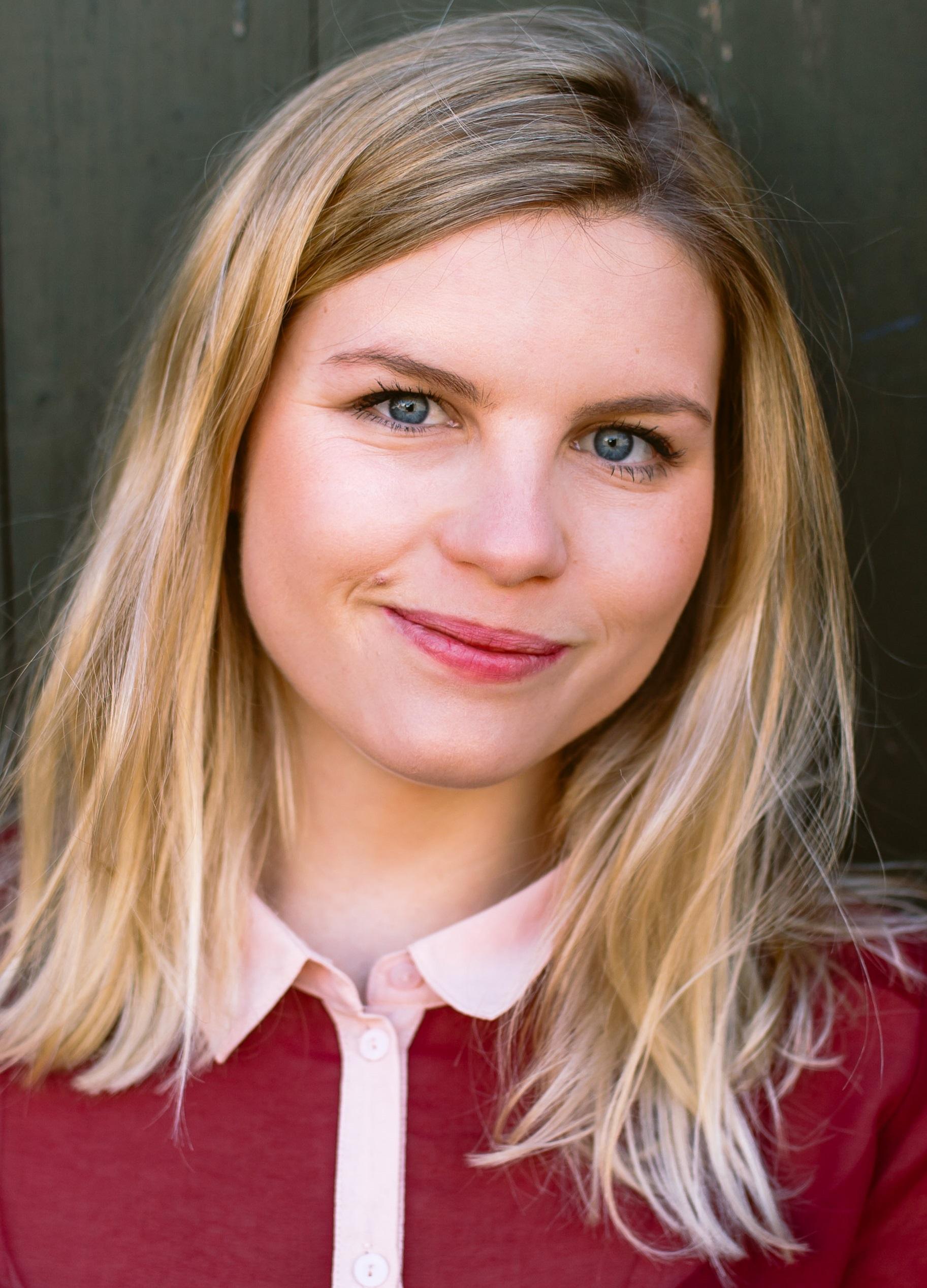 actor Elin Phillips large photo